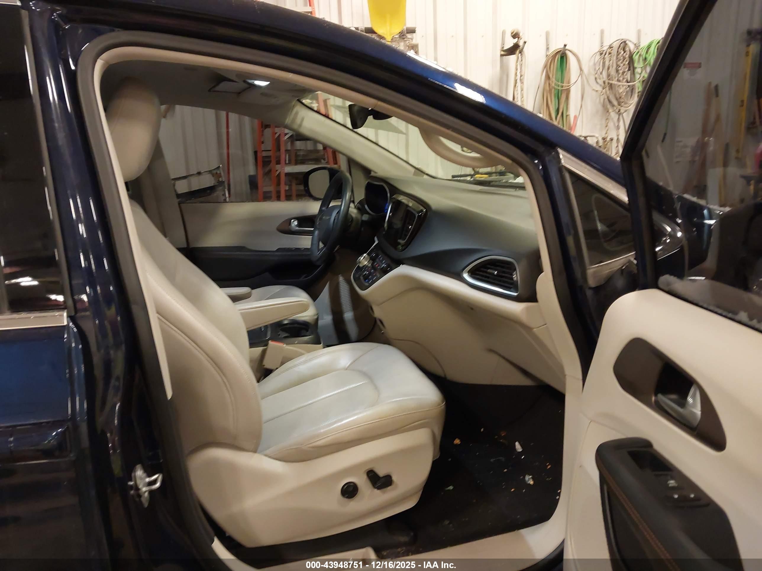 CHRYSLER PACIFICA image 5
