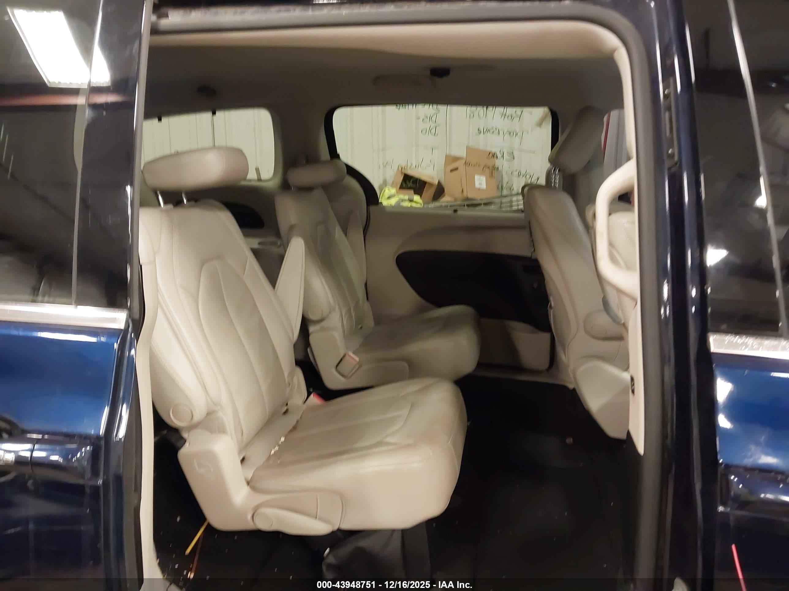 CHRYSLER PACIFICA image 8