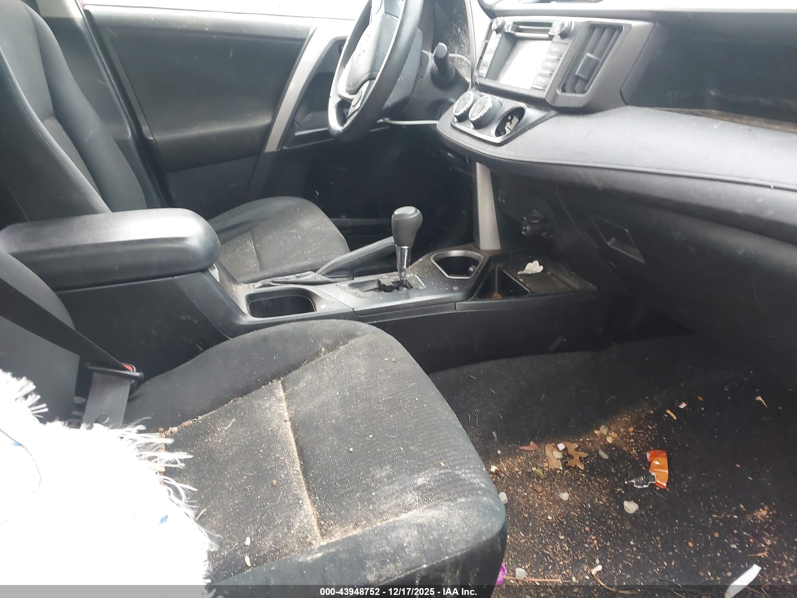 TOYOTA RAV4 image 5