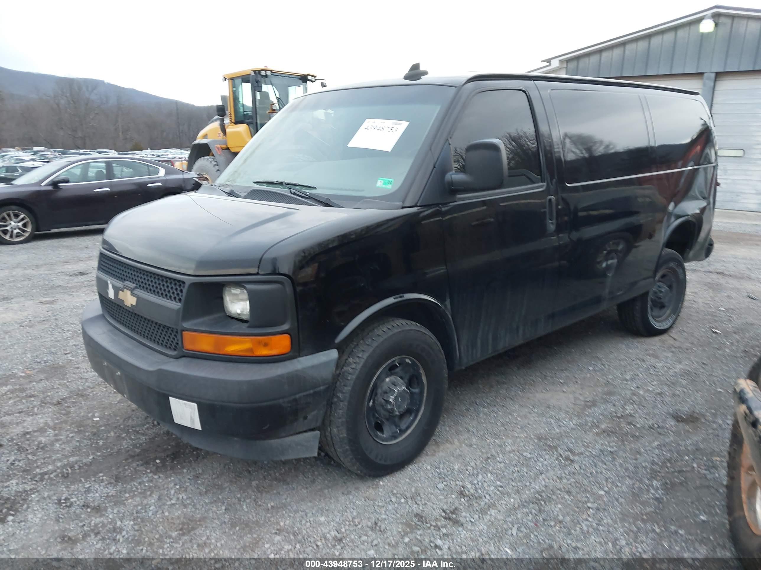 CHEVROLET EXPRESS image 2