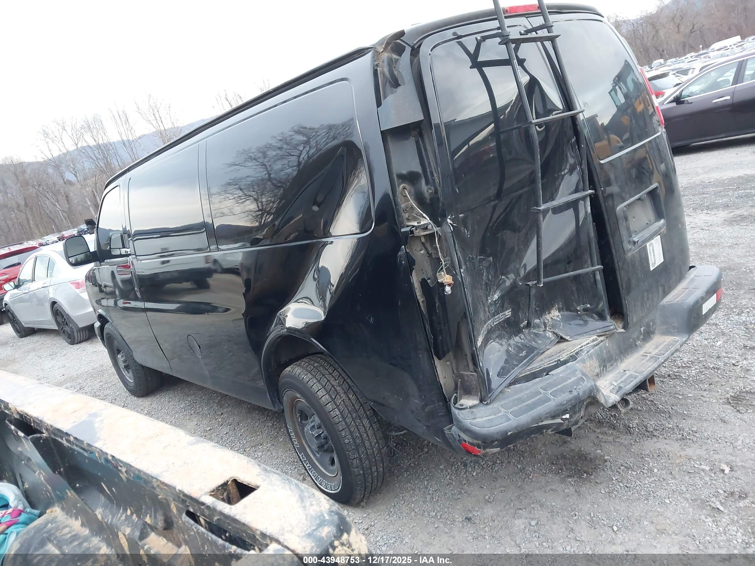 CHEVROLET EXPRESS image 3