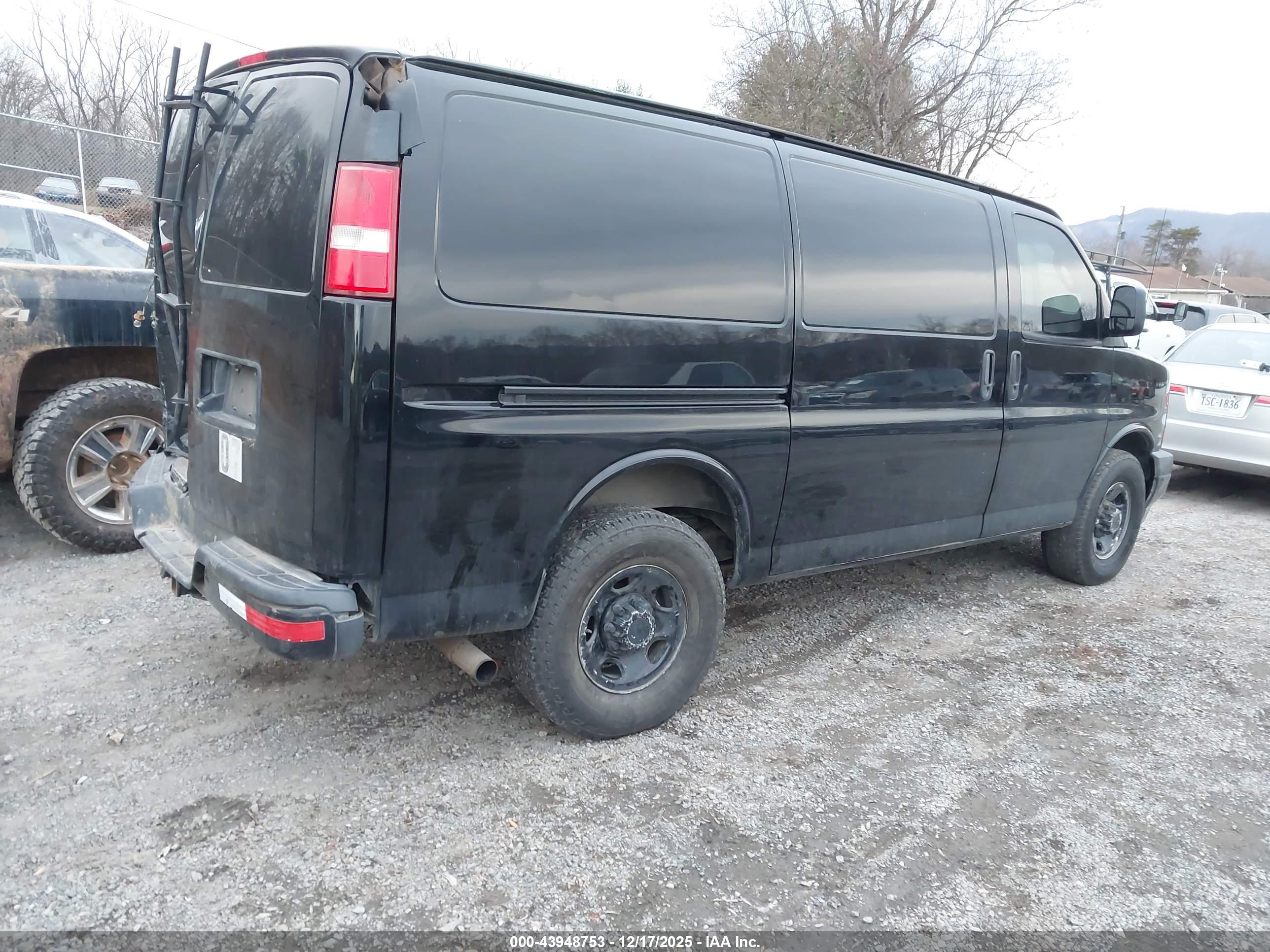 CHEVROLET EXPRESS image 4