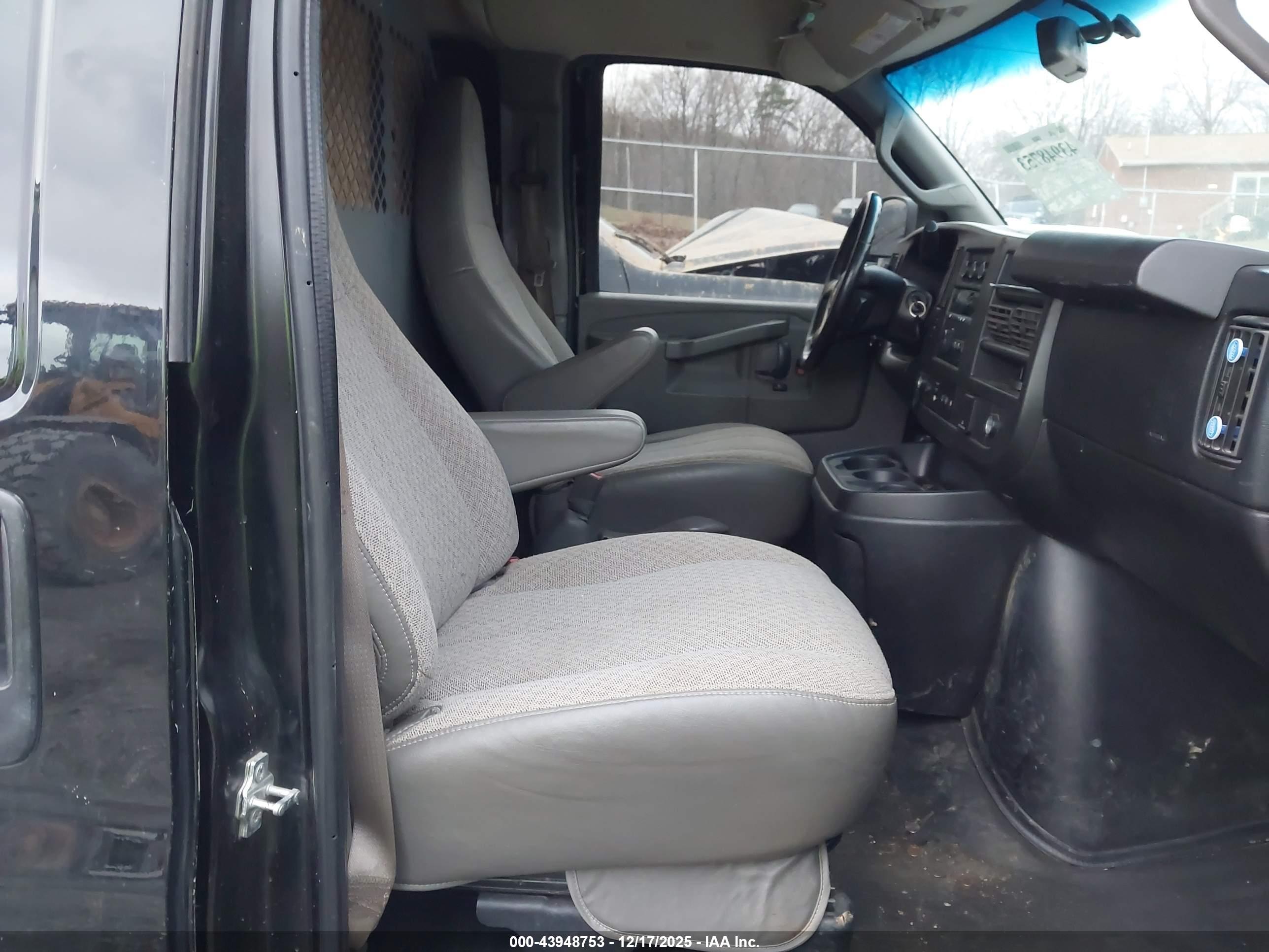 CHEVROLET EXPRESS image 5