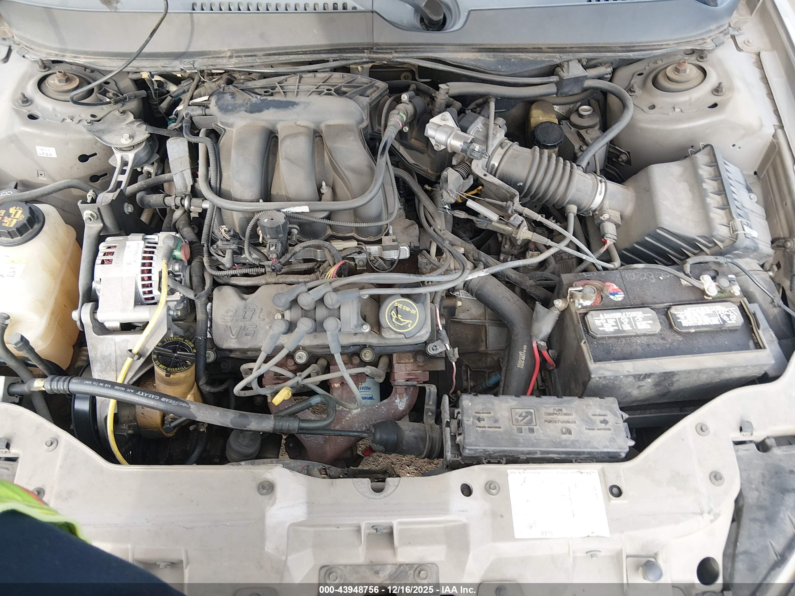 FORD TAURUS image 10