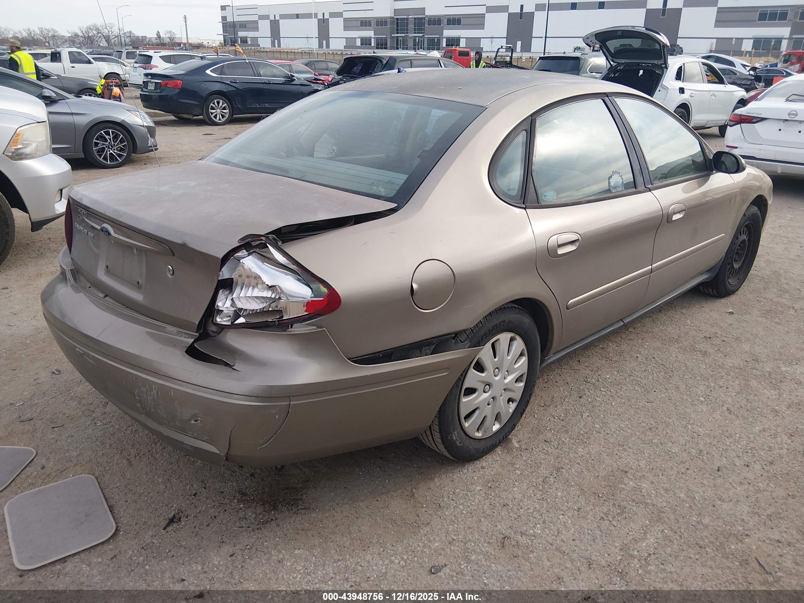 FORD TAURUS image 4