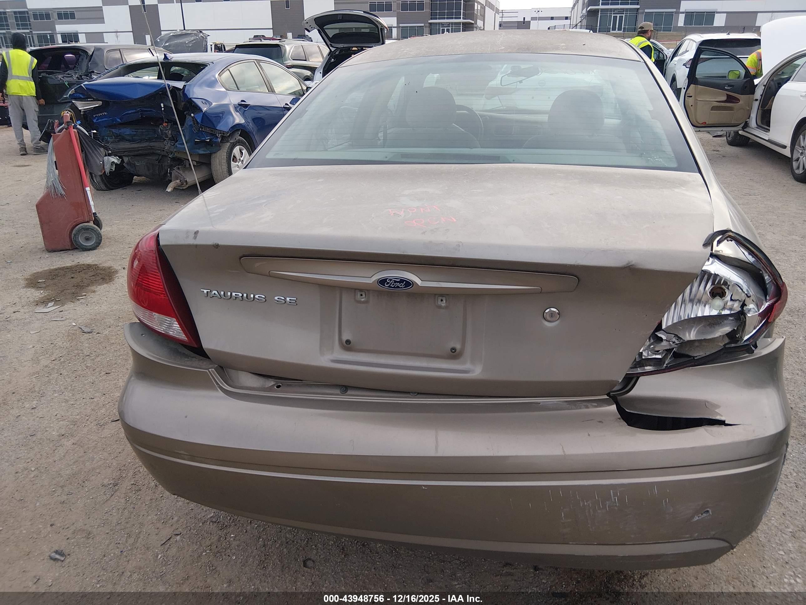 FORD TAURUS image 6