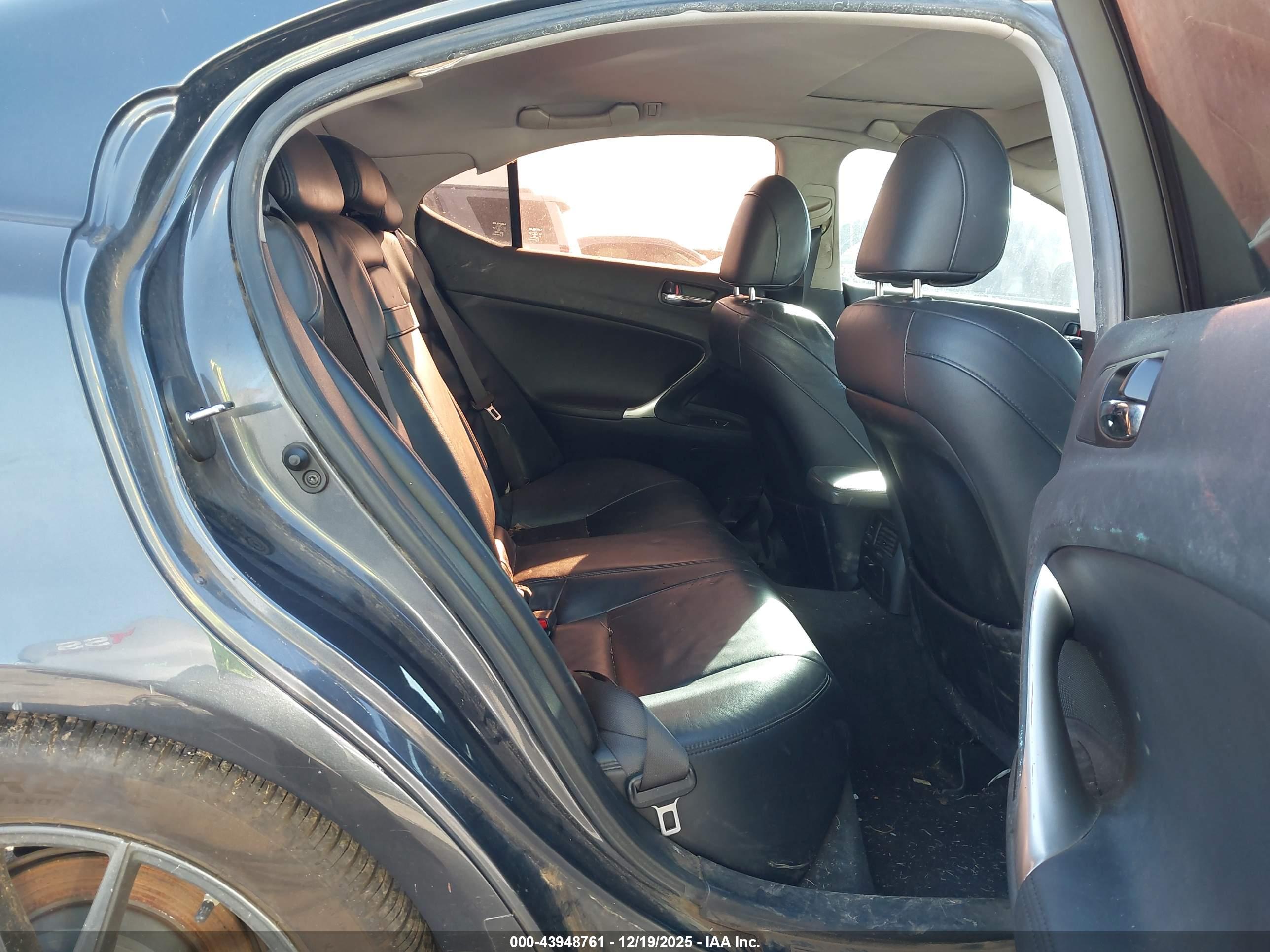 LEXUS IS image 8