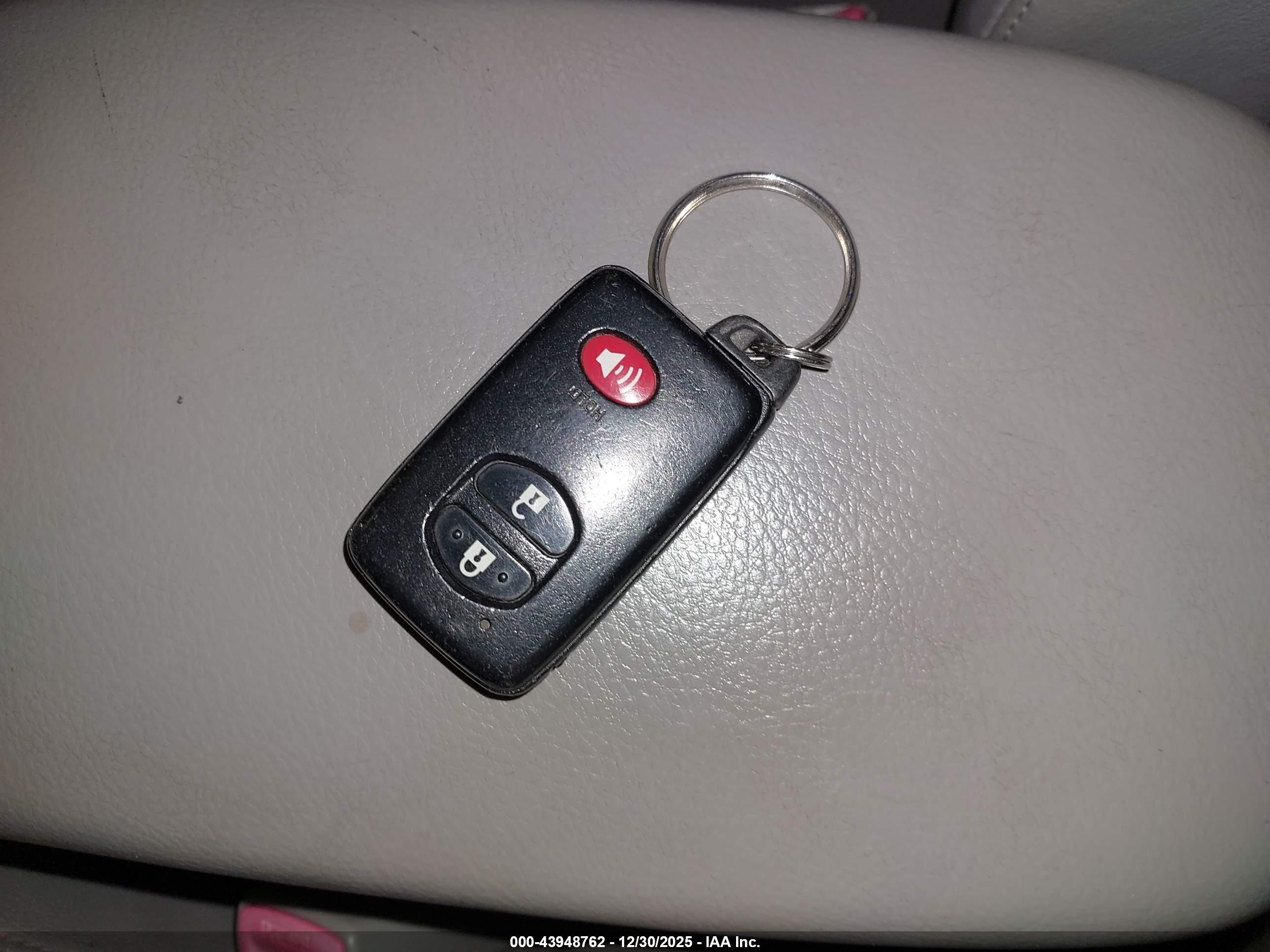 TOYOTA RAV4 image 11