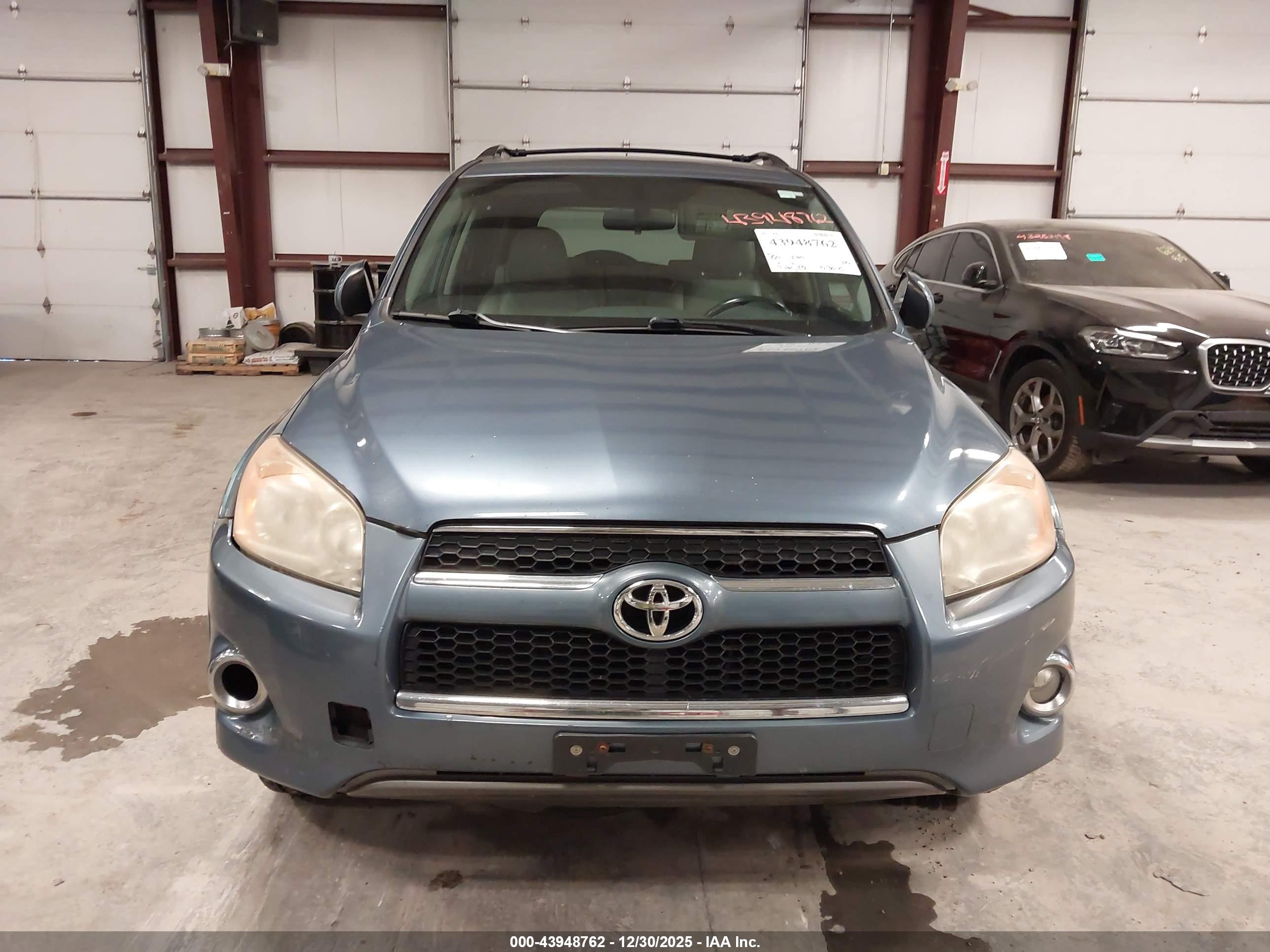 TOYOTA RAV4 image 6