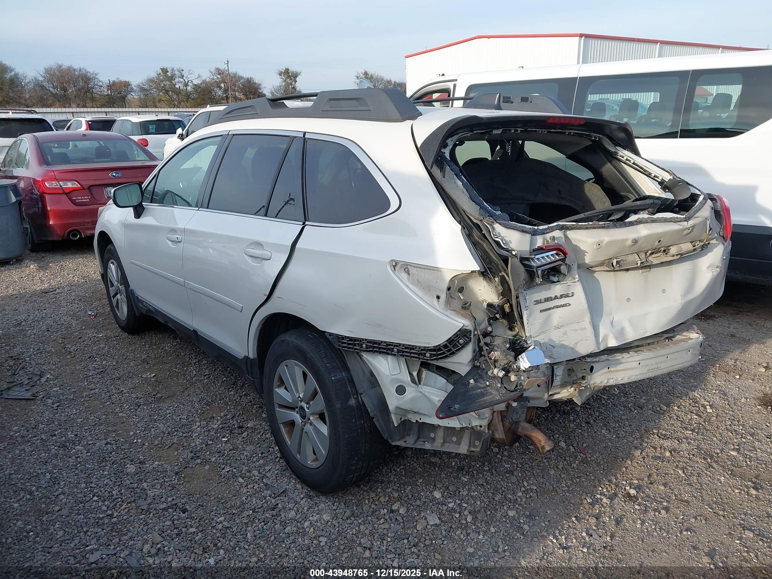 SUBARU OUTBACK image 3