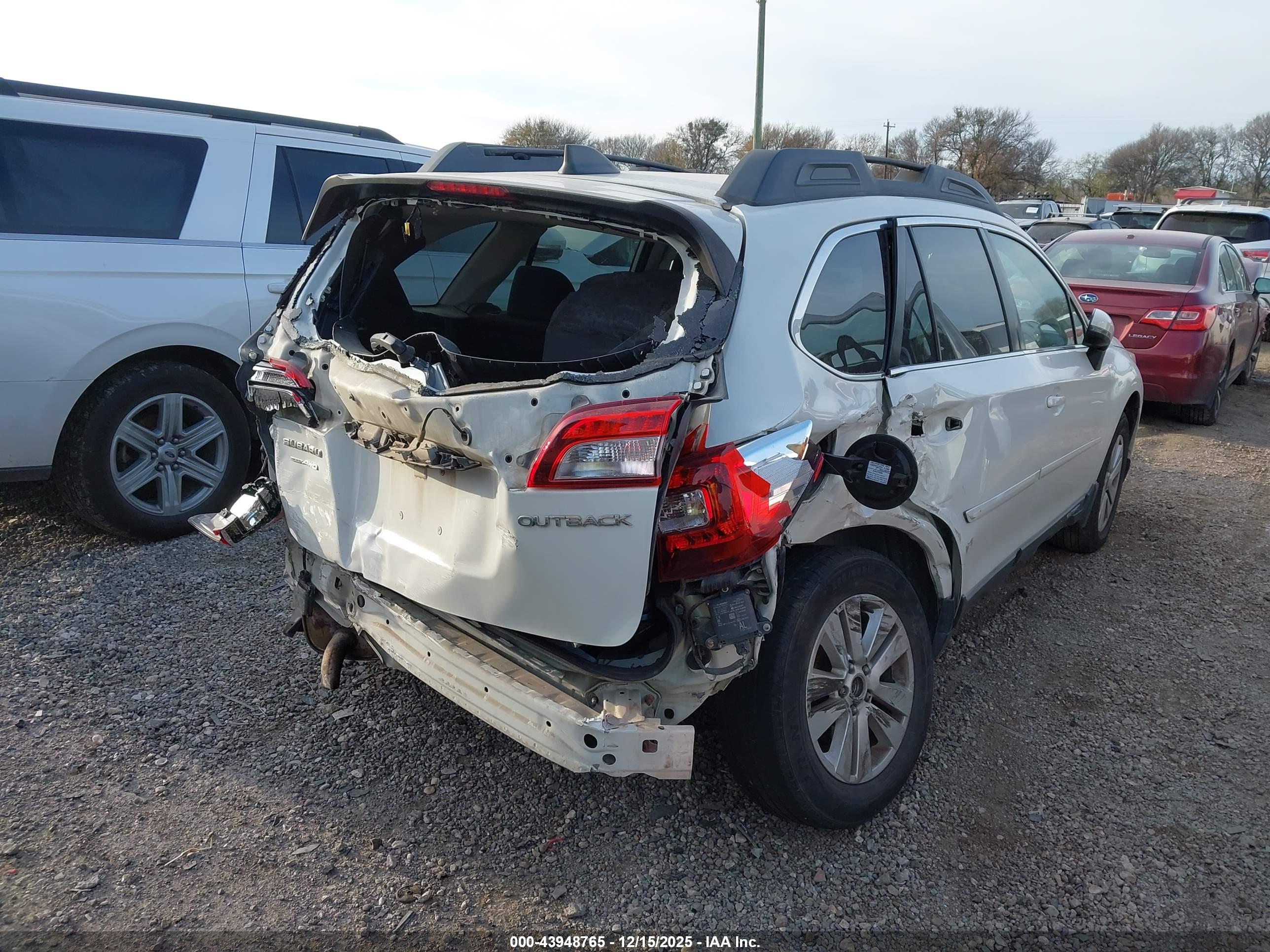 SUBARU OUTBACK image 4