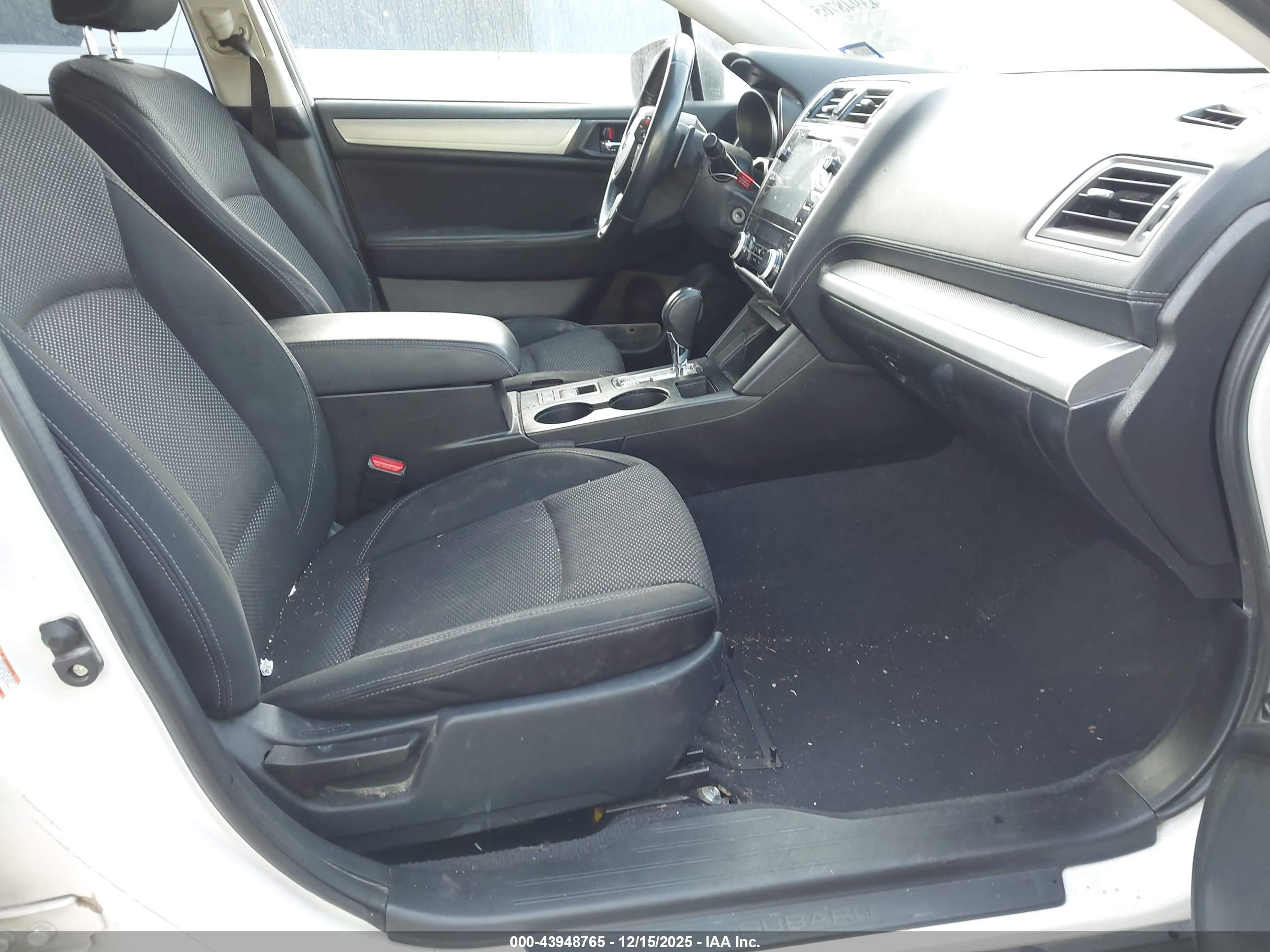 SUBARU OUTBACK image 5