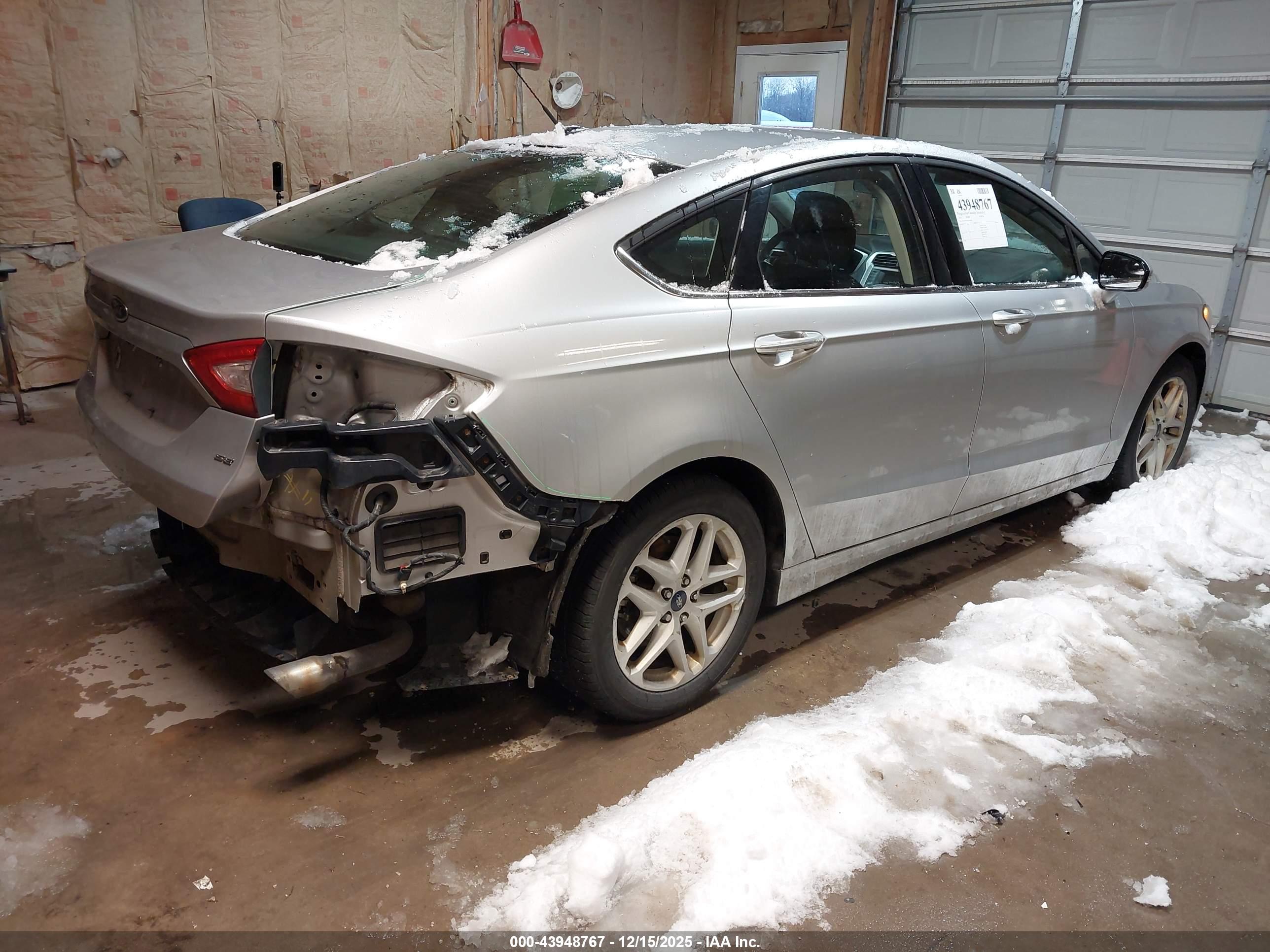 FORD FUSION image 4