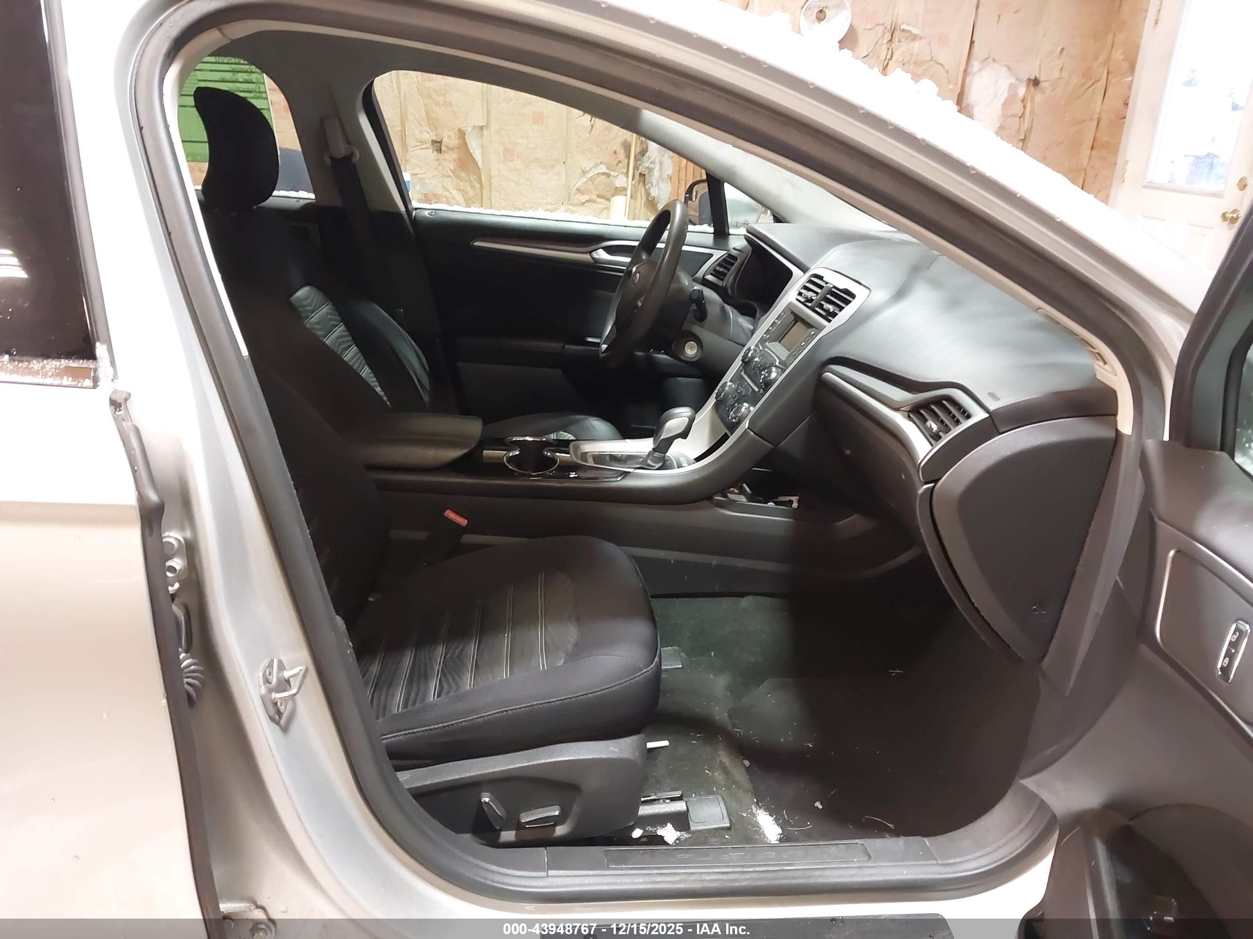 FORD FUSION image 5