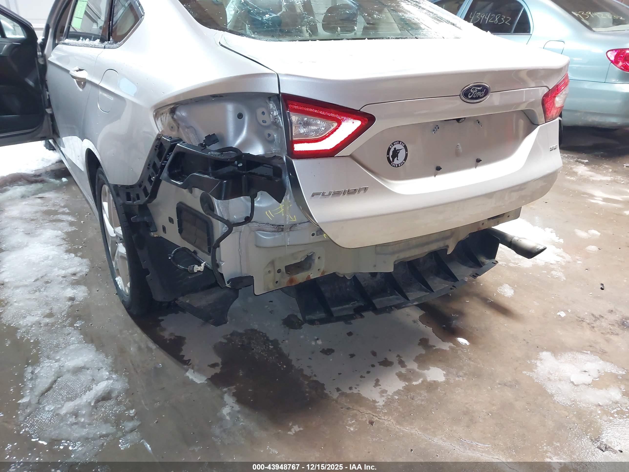 FORD FUSION image 6