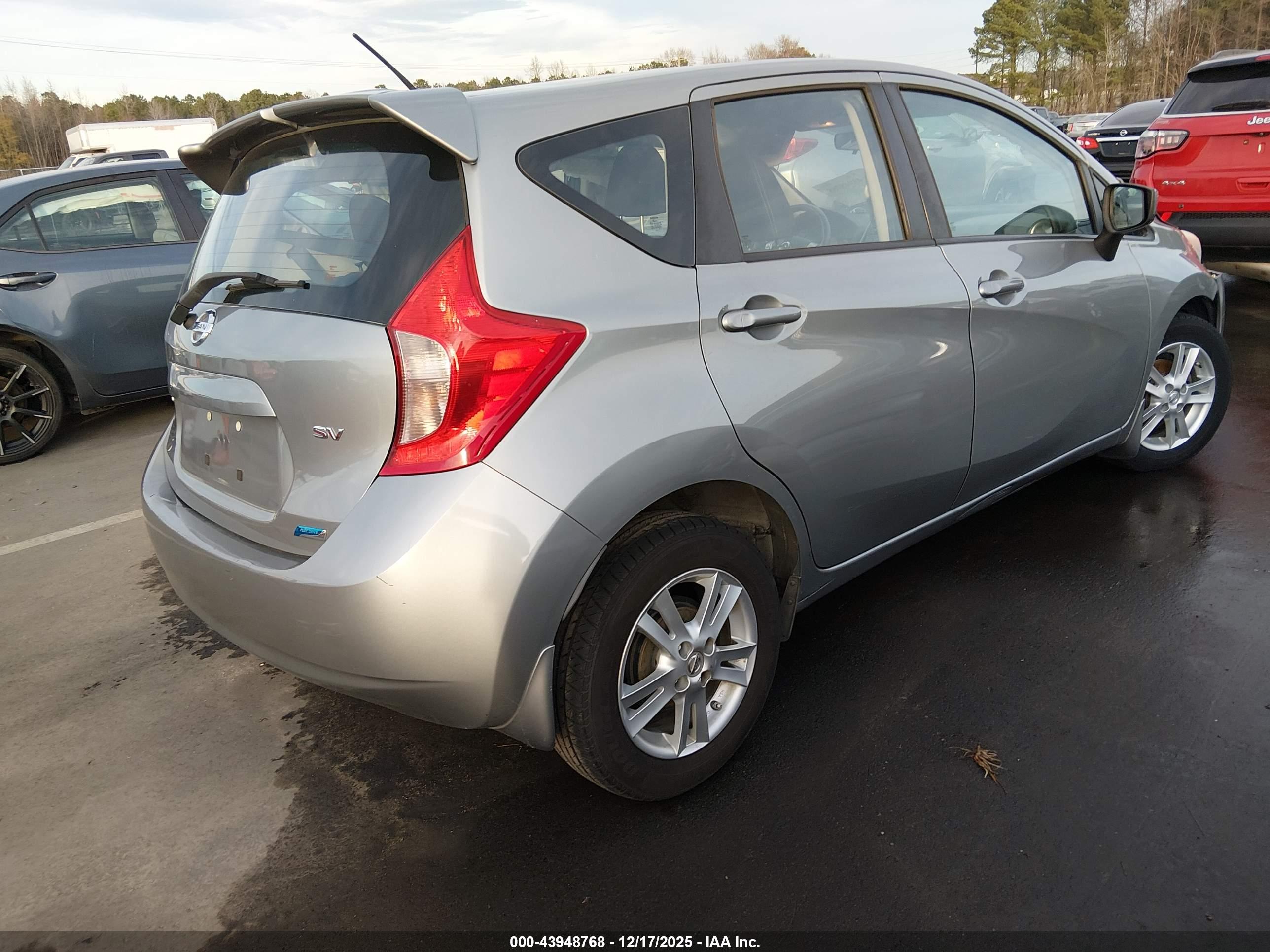 NISSAN VERSA image 4