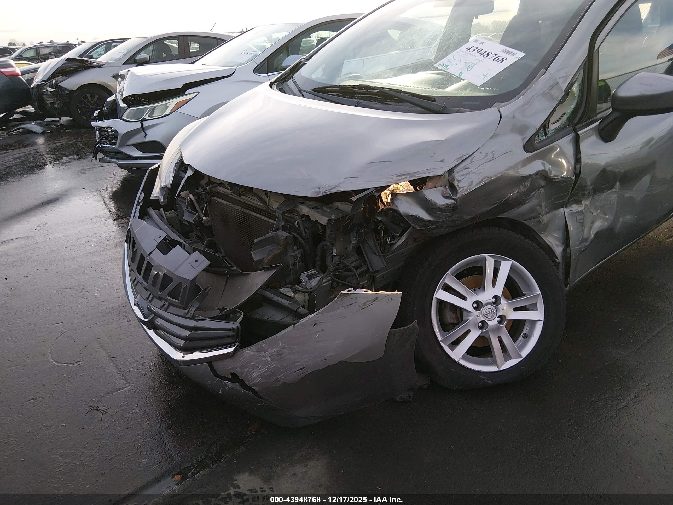 NISSAN VERSA image 6