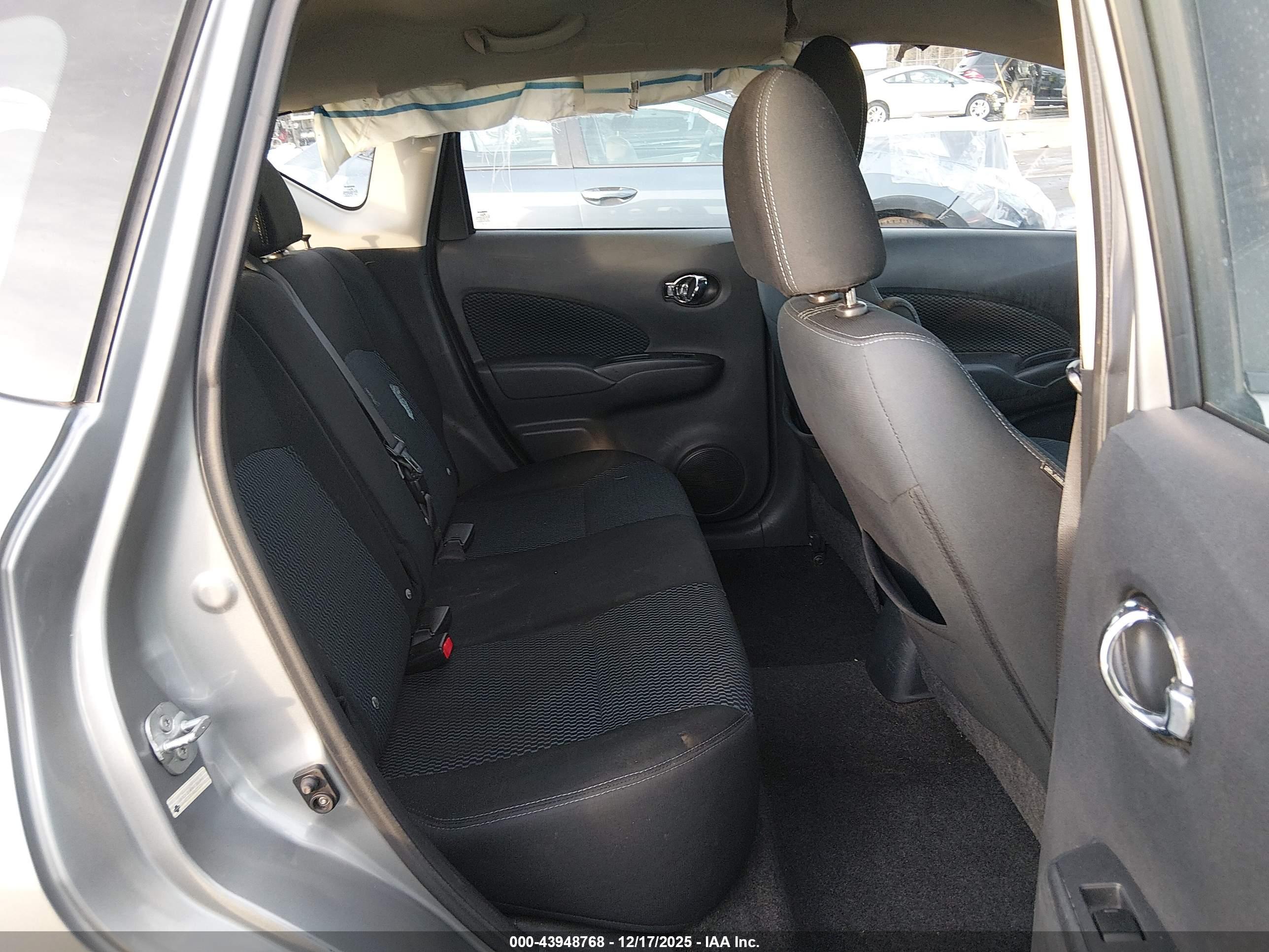 NISSAN VERSA image 8