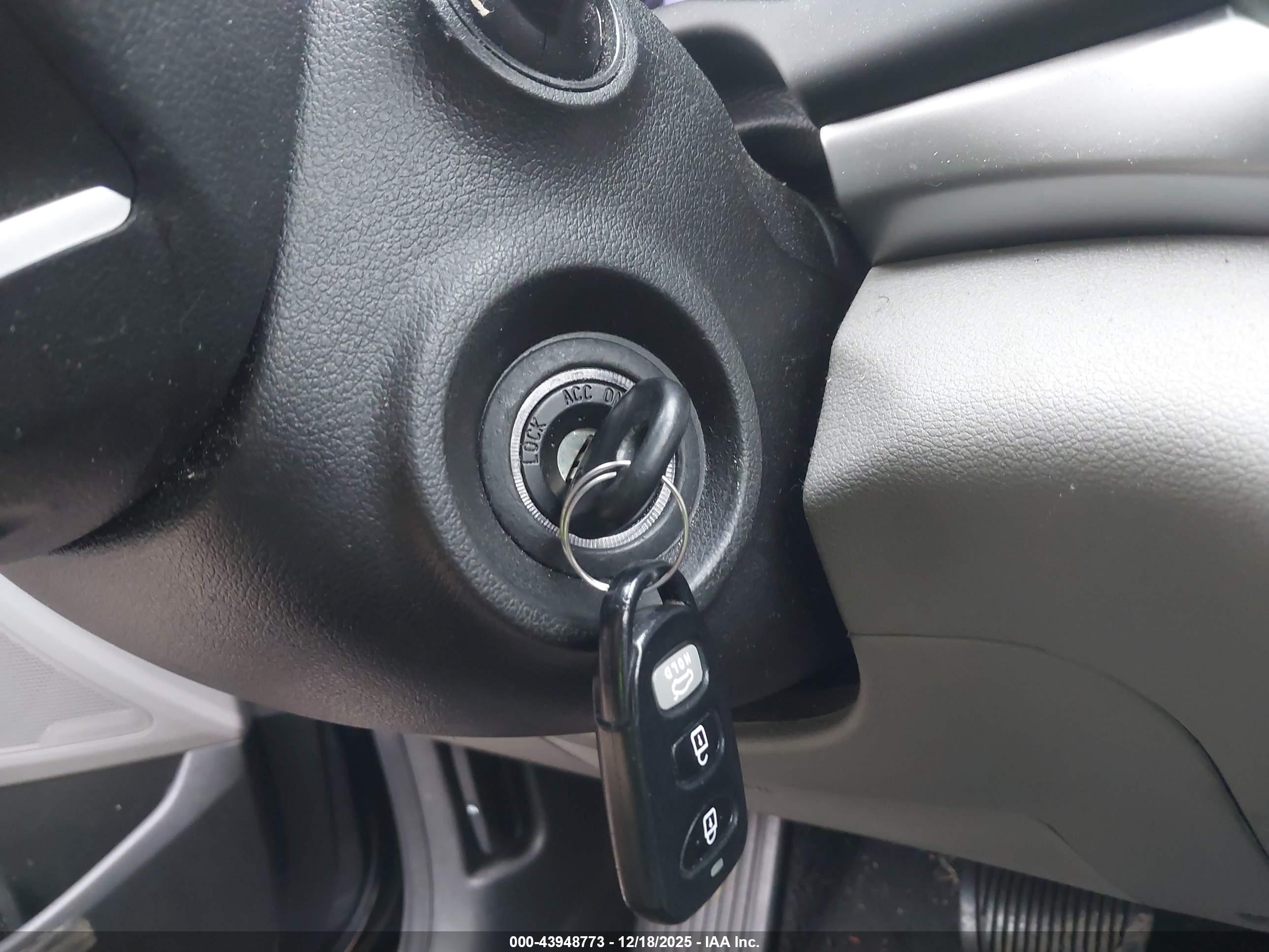 HYUNDAI ELANTRA image 11