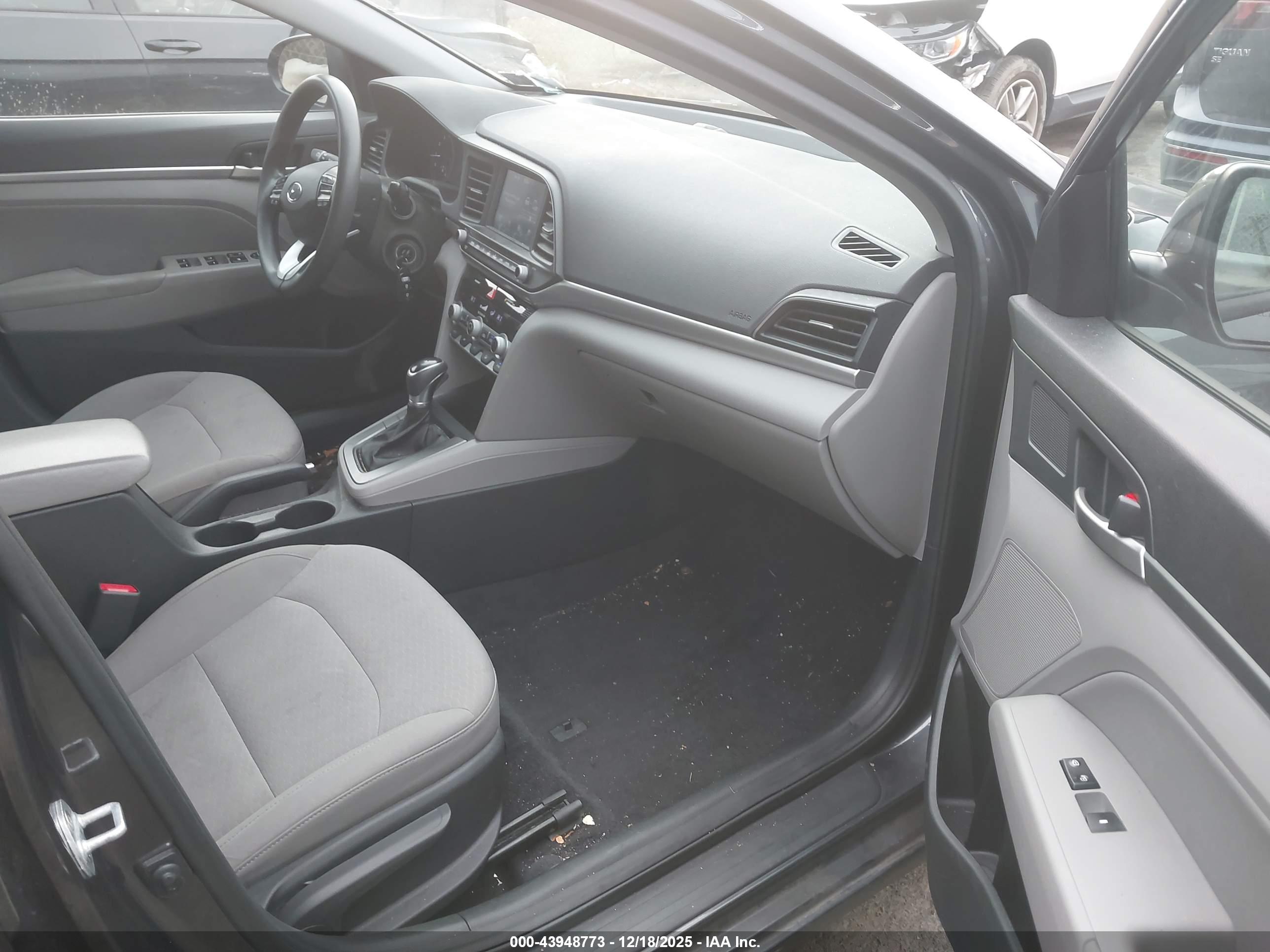 HYUNDAI ELANTRA image 5