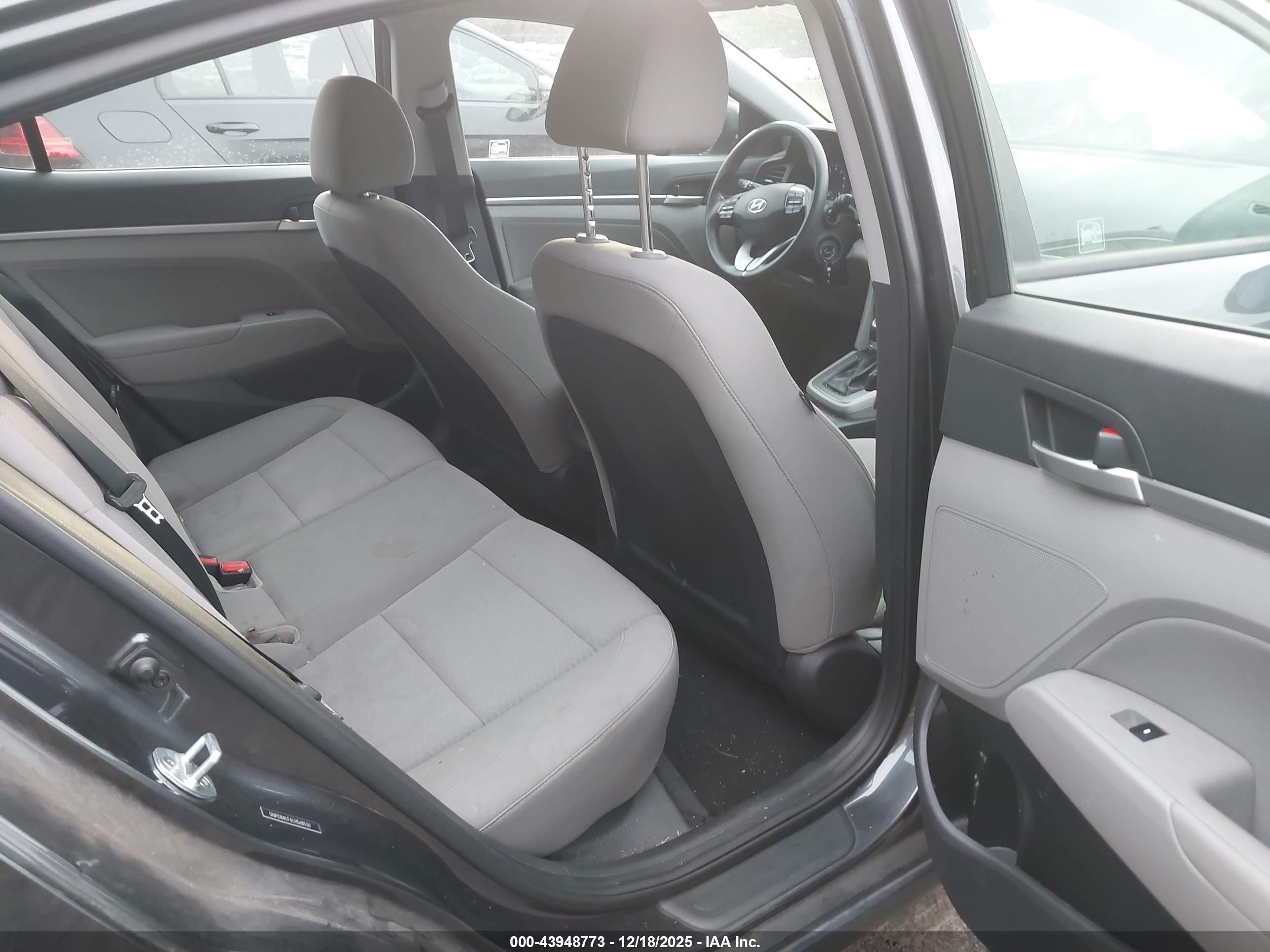 HYUNDAI ELANTRA image 8