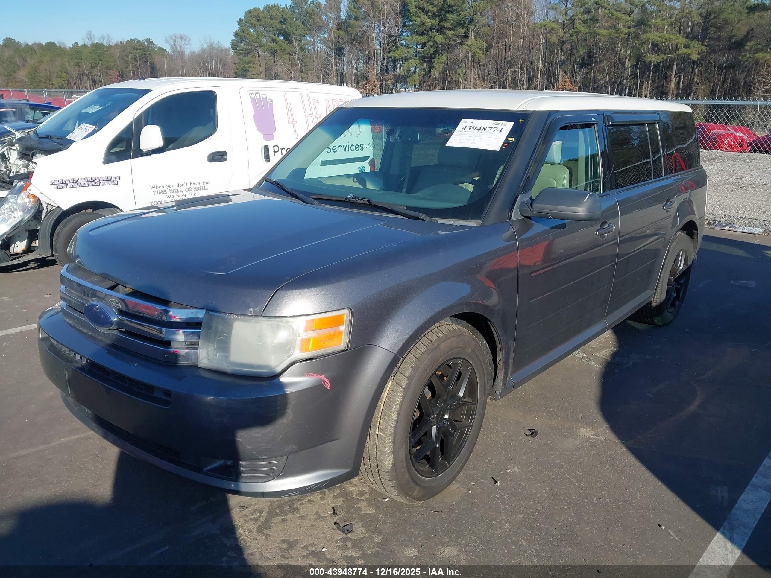 FORD FLEX image 2
