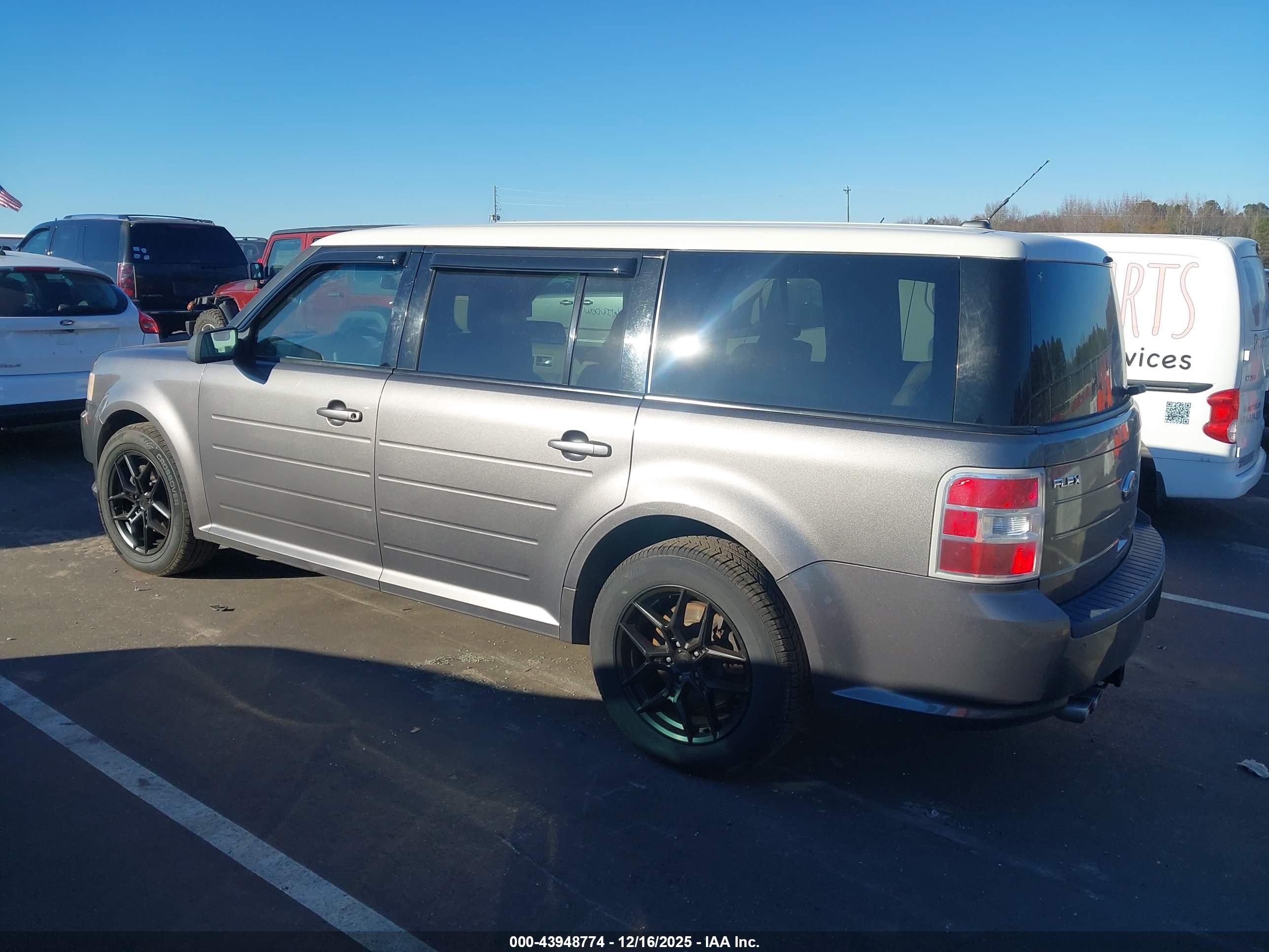 FORD FLEX image 3