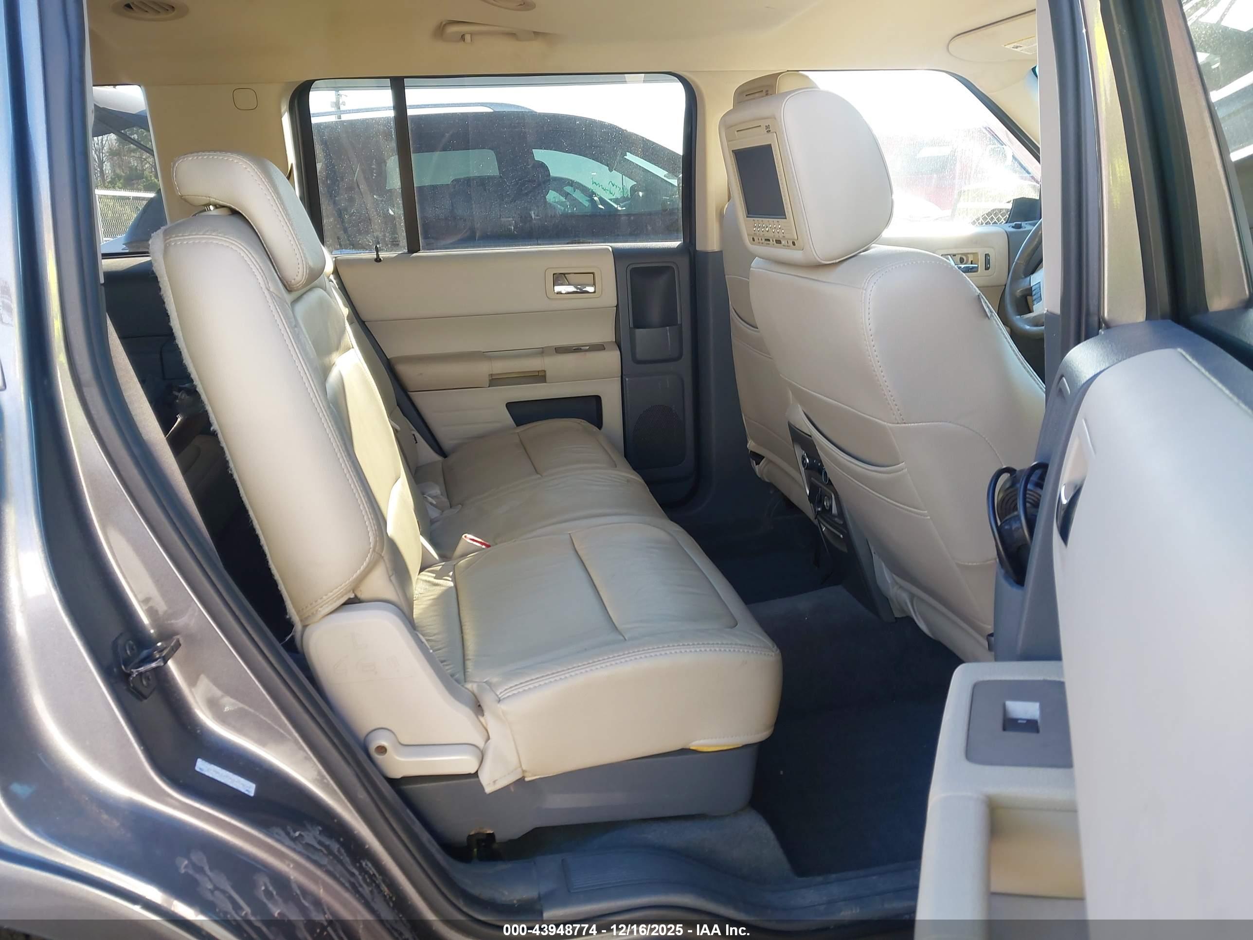 FORD FLEX image 8