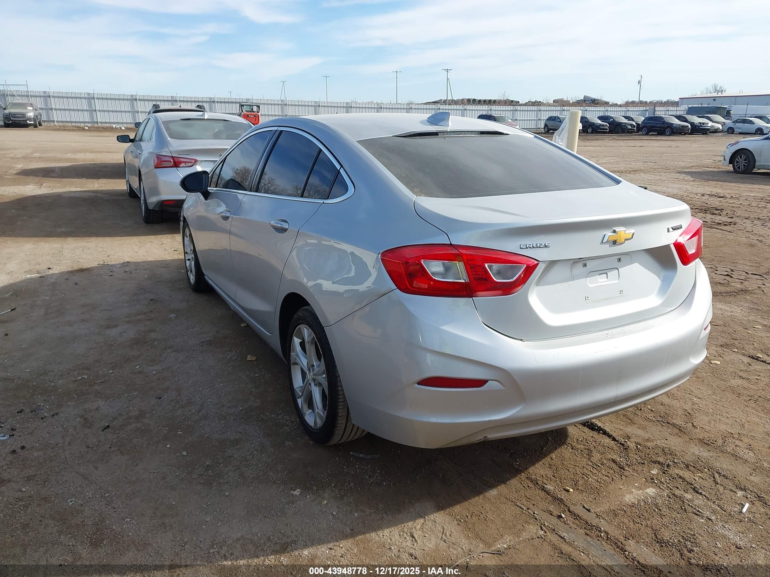 CHEVROLET CRUZE image 3