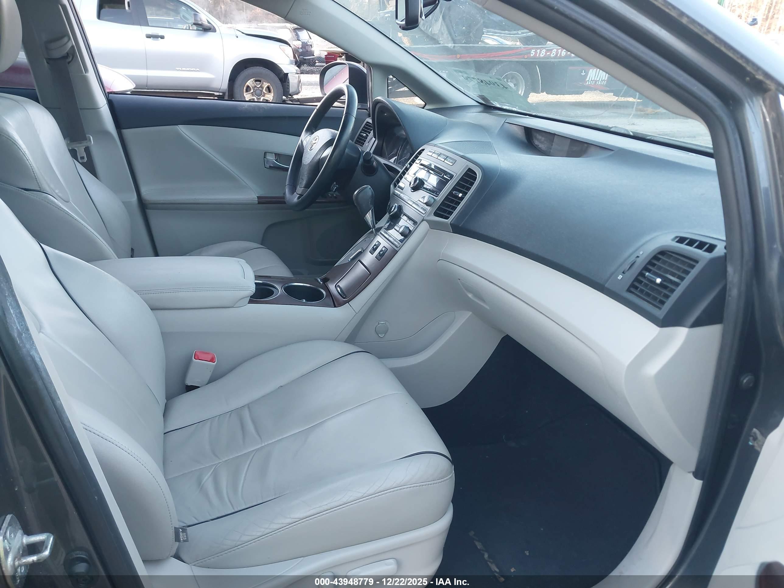 TOYOTA VENZA image 5