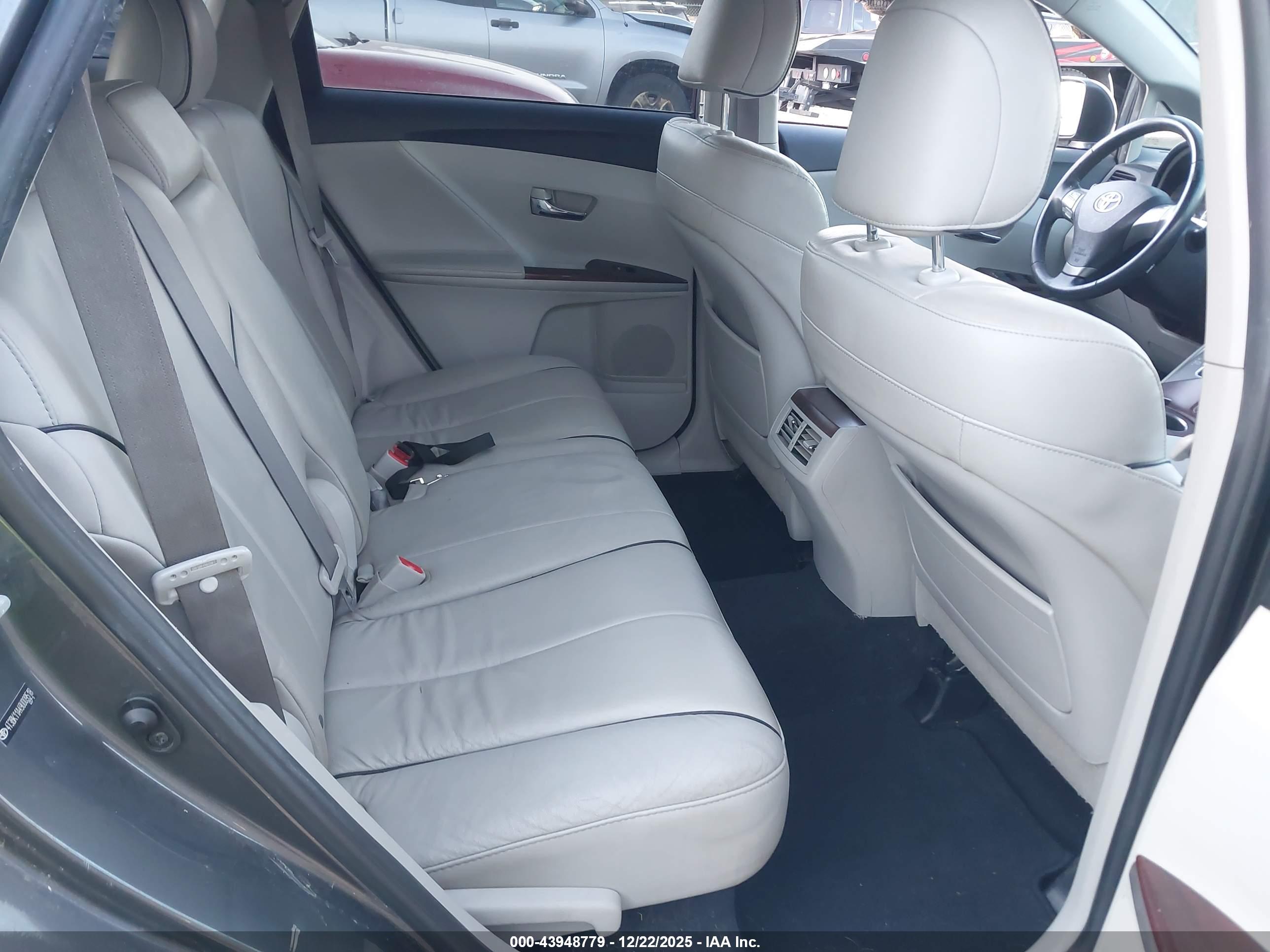 TOYOTA VENZA image 8