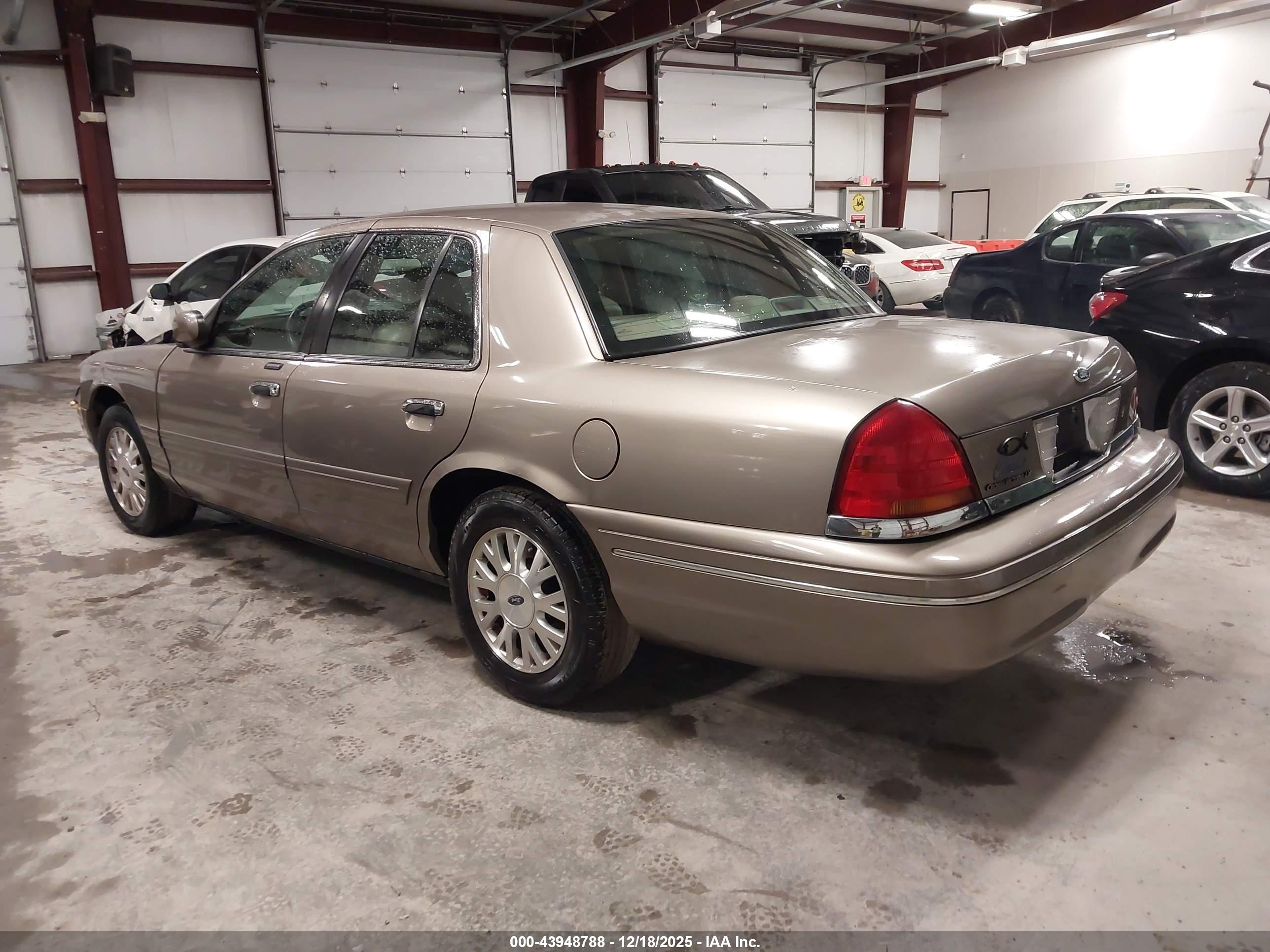 FORD CROWN image 3