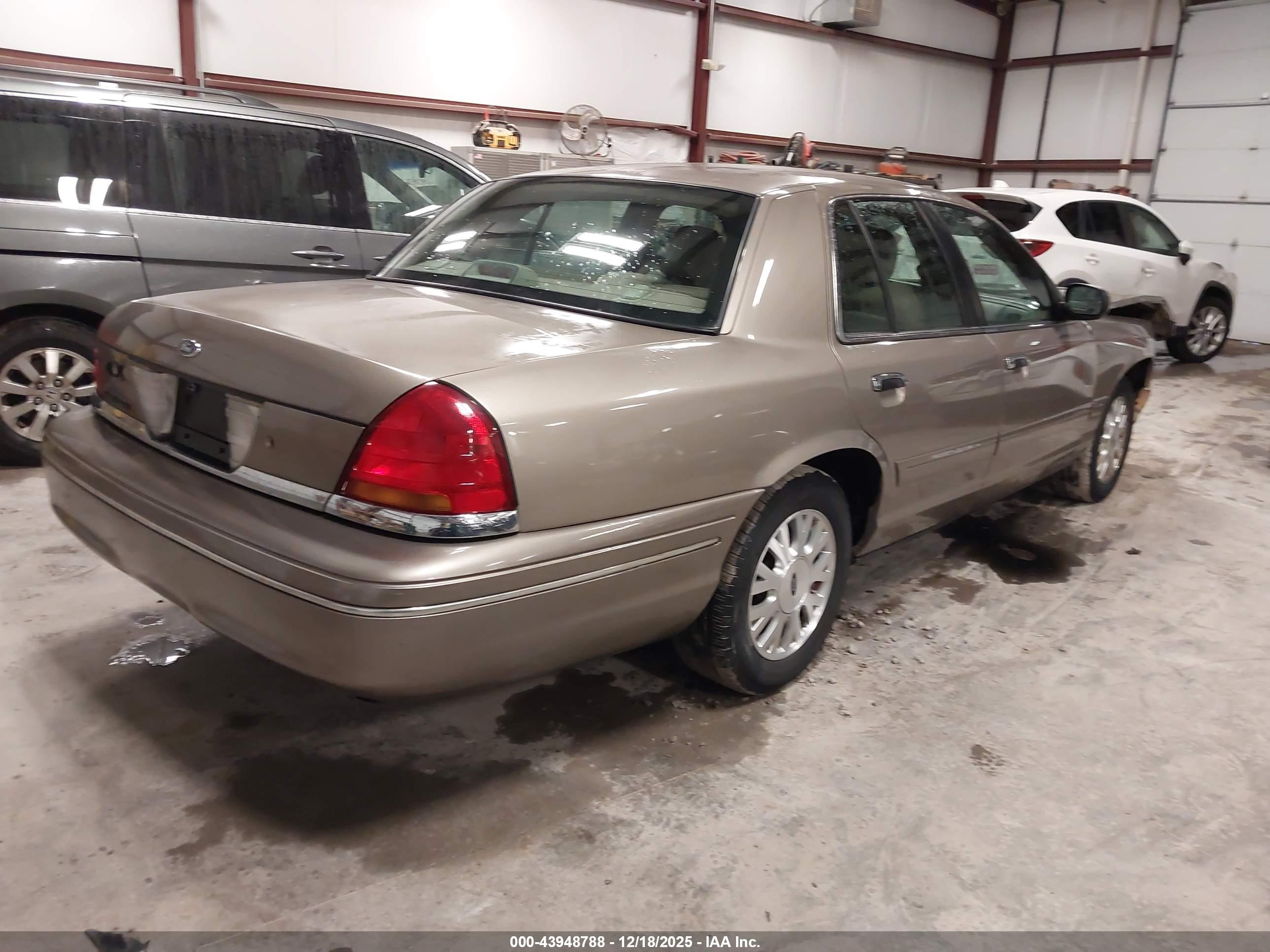 FORD CROWN image 4