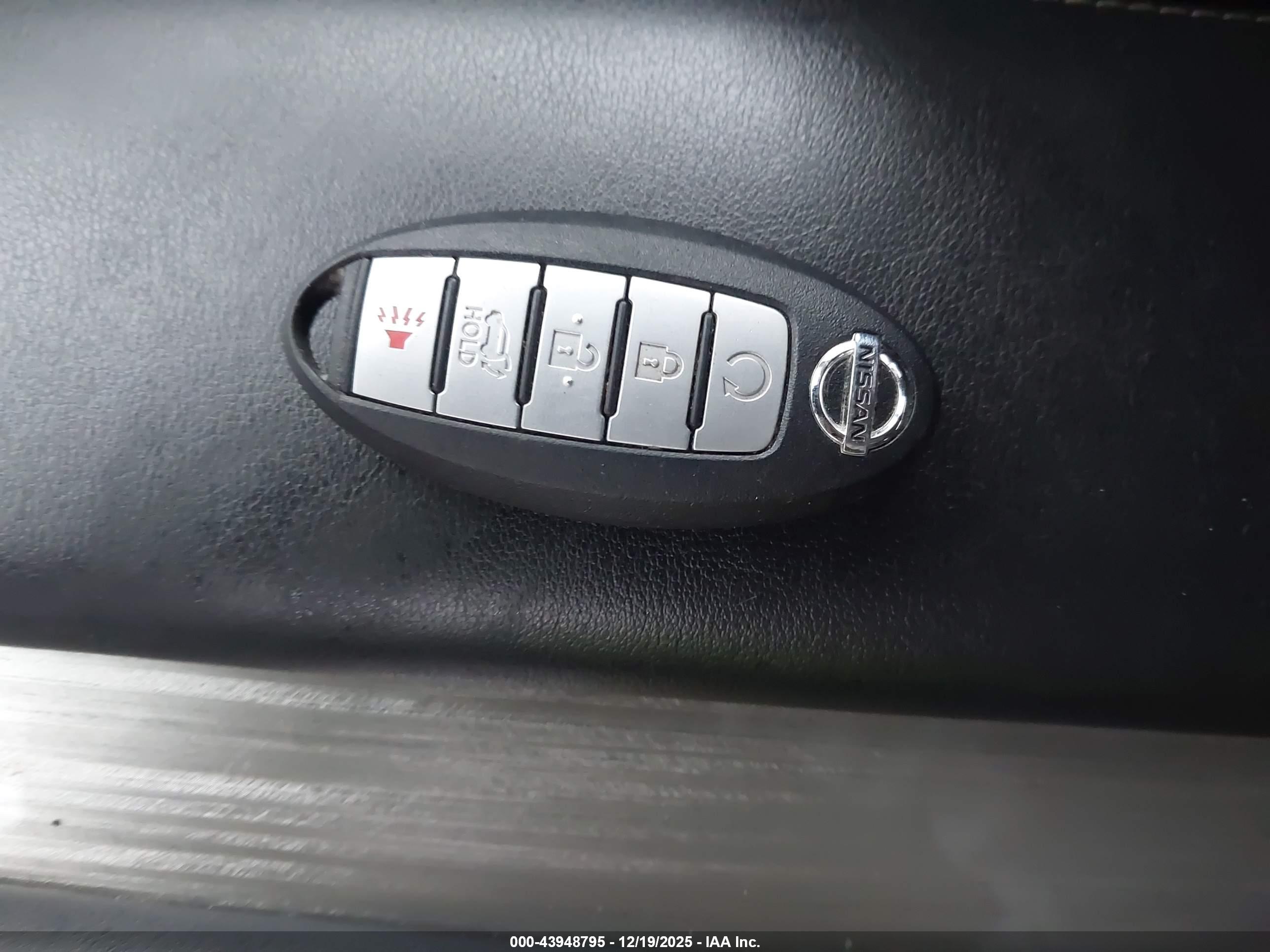 NISSAN MURANO image 11