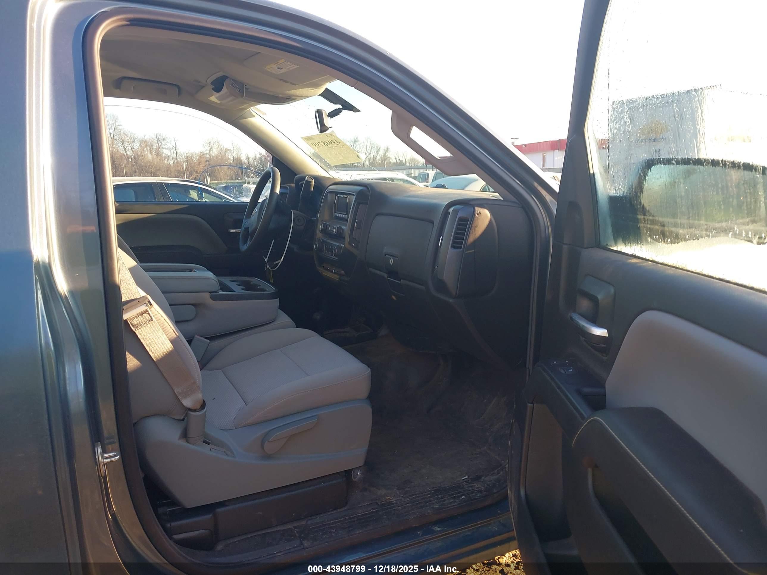 CHEVROLET SILVERADO image 5