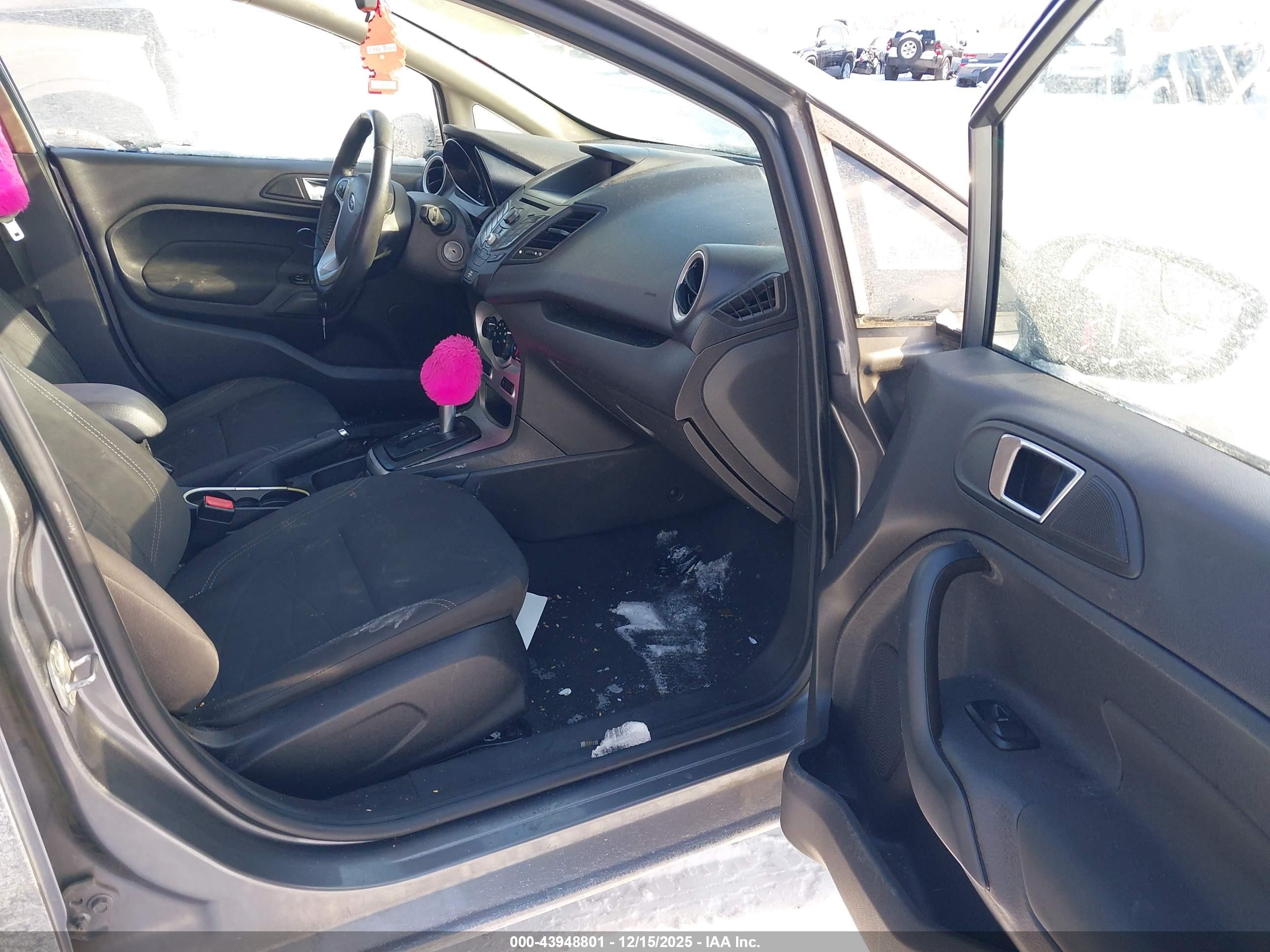 FORD FIESTA image 5