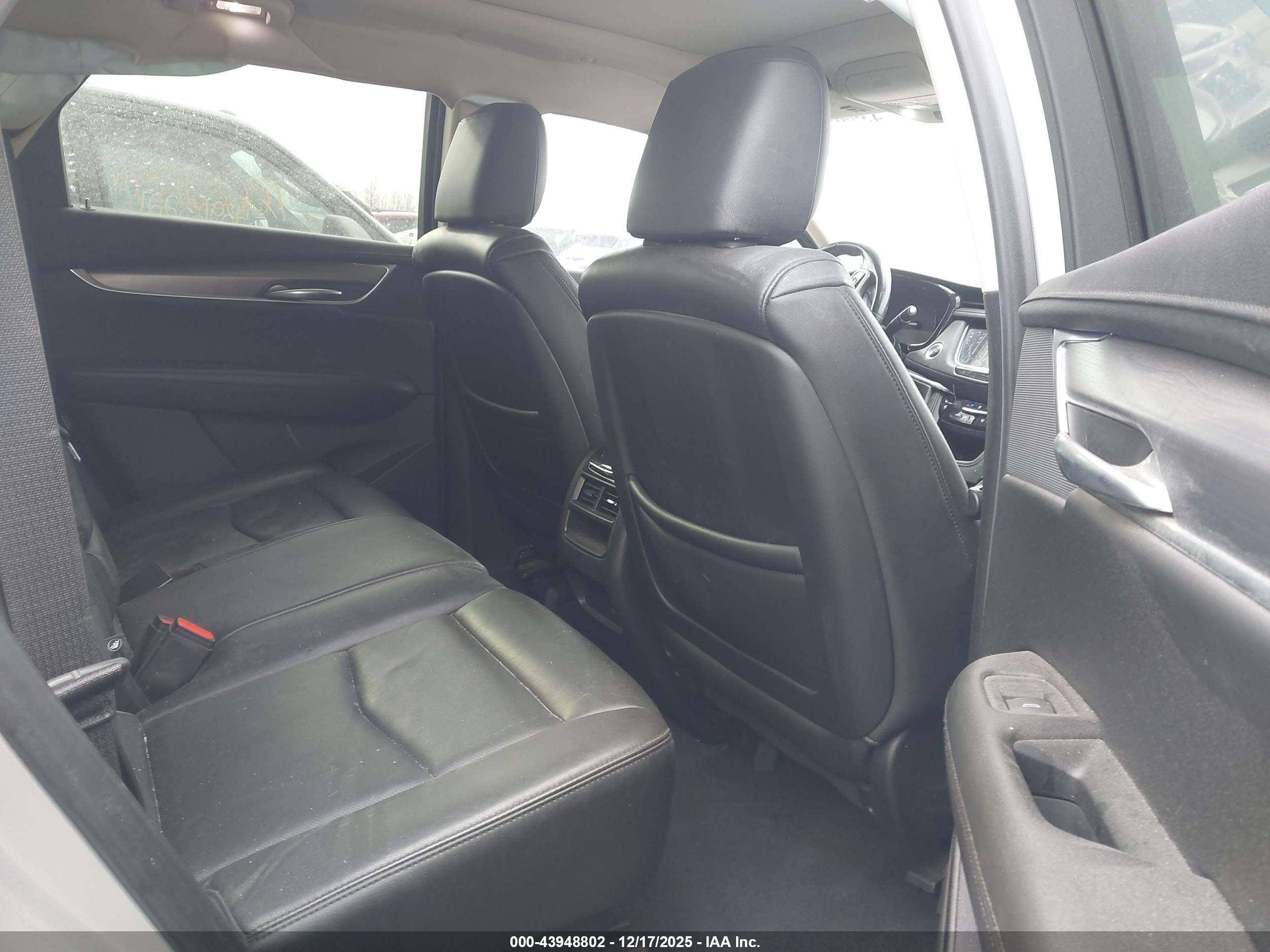 CADILLAC XT5 image 8