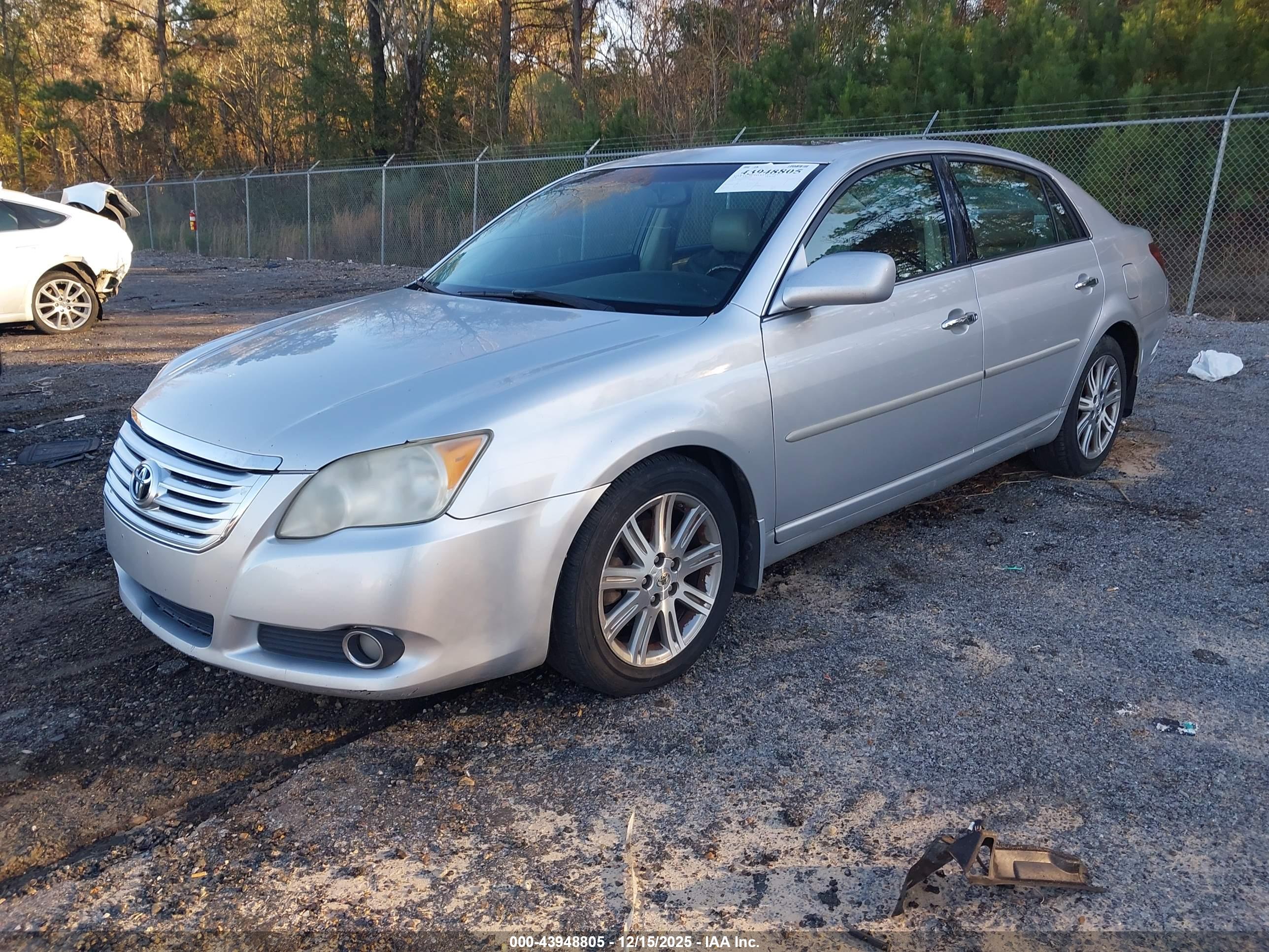 TOYOTA AVALON image 2