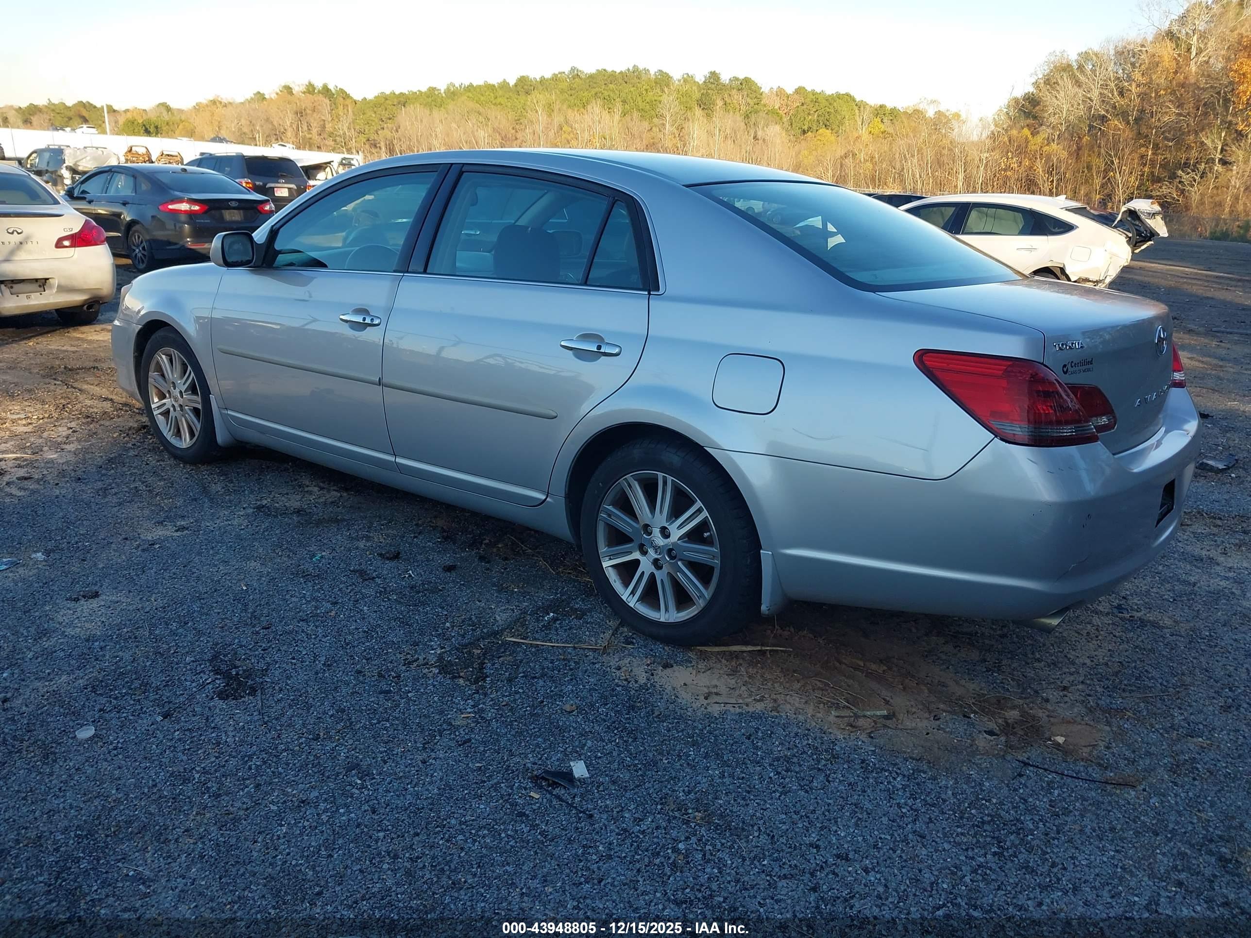 TOYOTA AVALON image 3