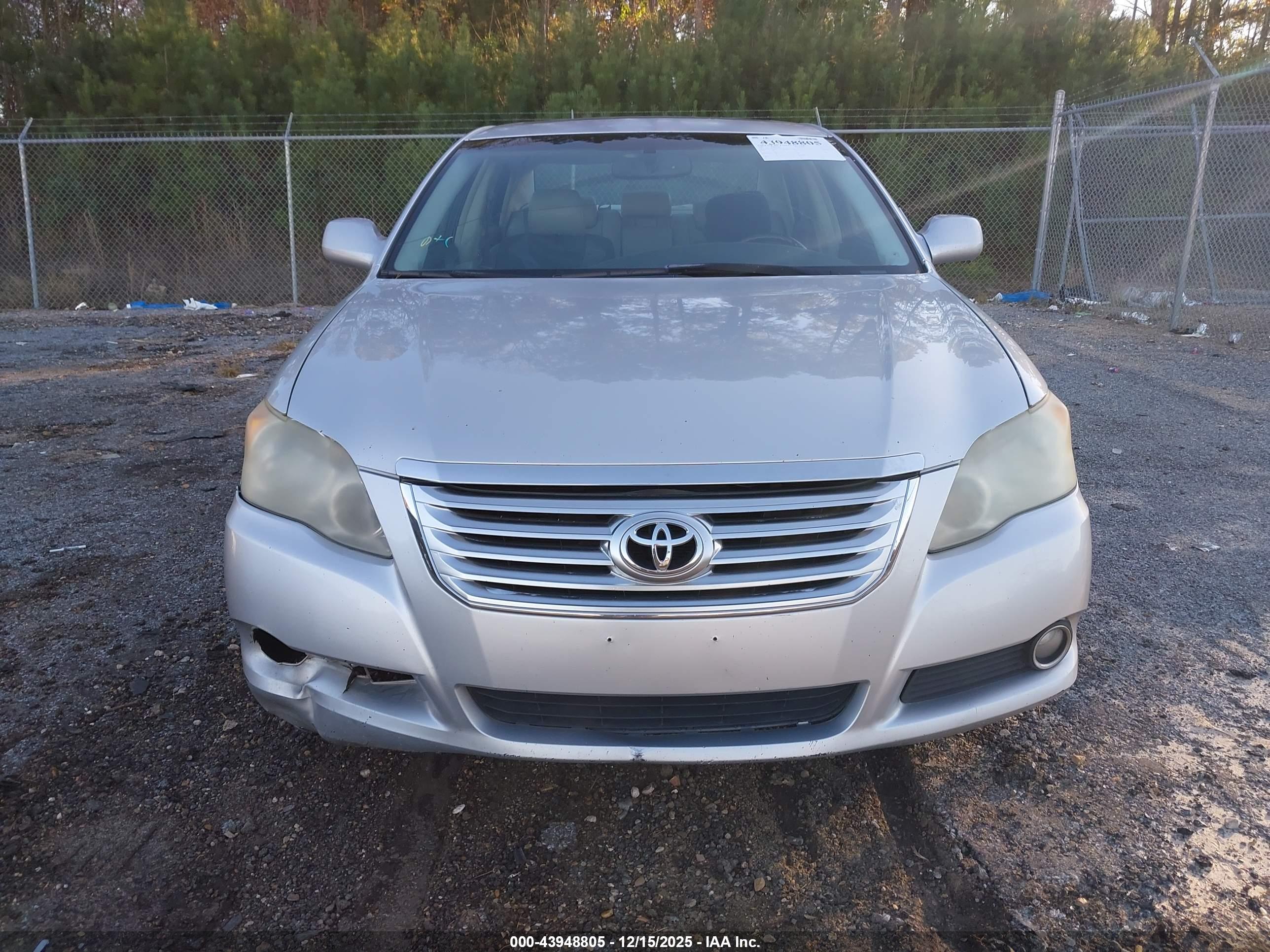 TOYOTA AVALON image 6