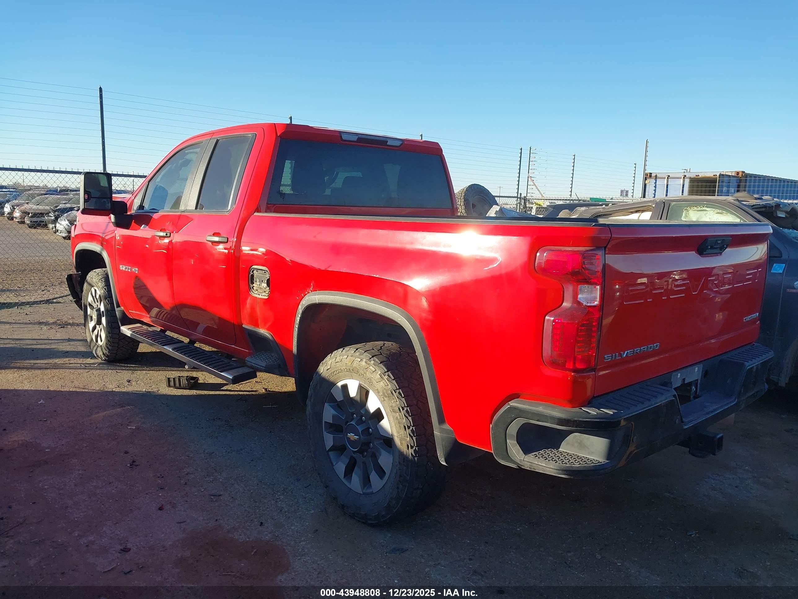 CHEVROLET SILVERADO image 3