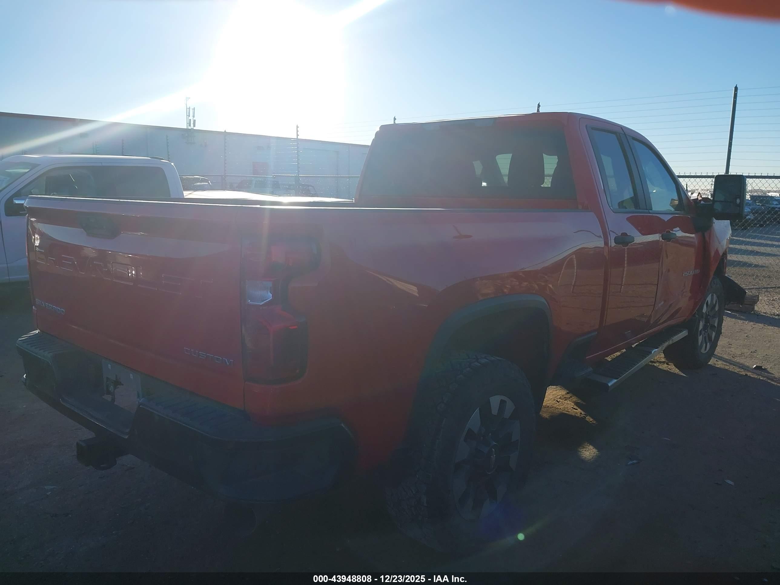 CHEVROLET SILVERADO image 4