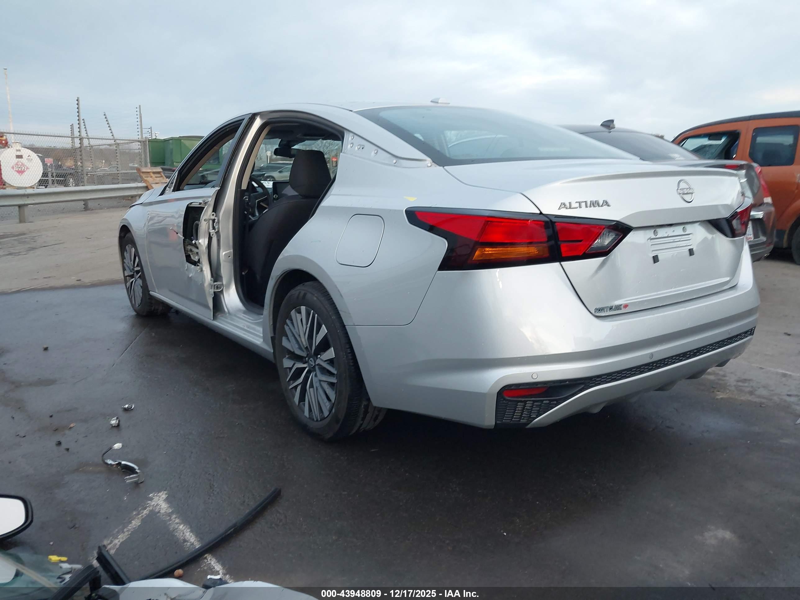 NISSAN ALTIMA image 3