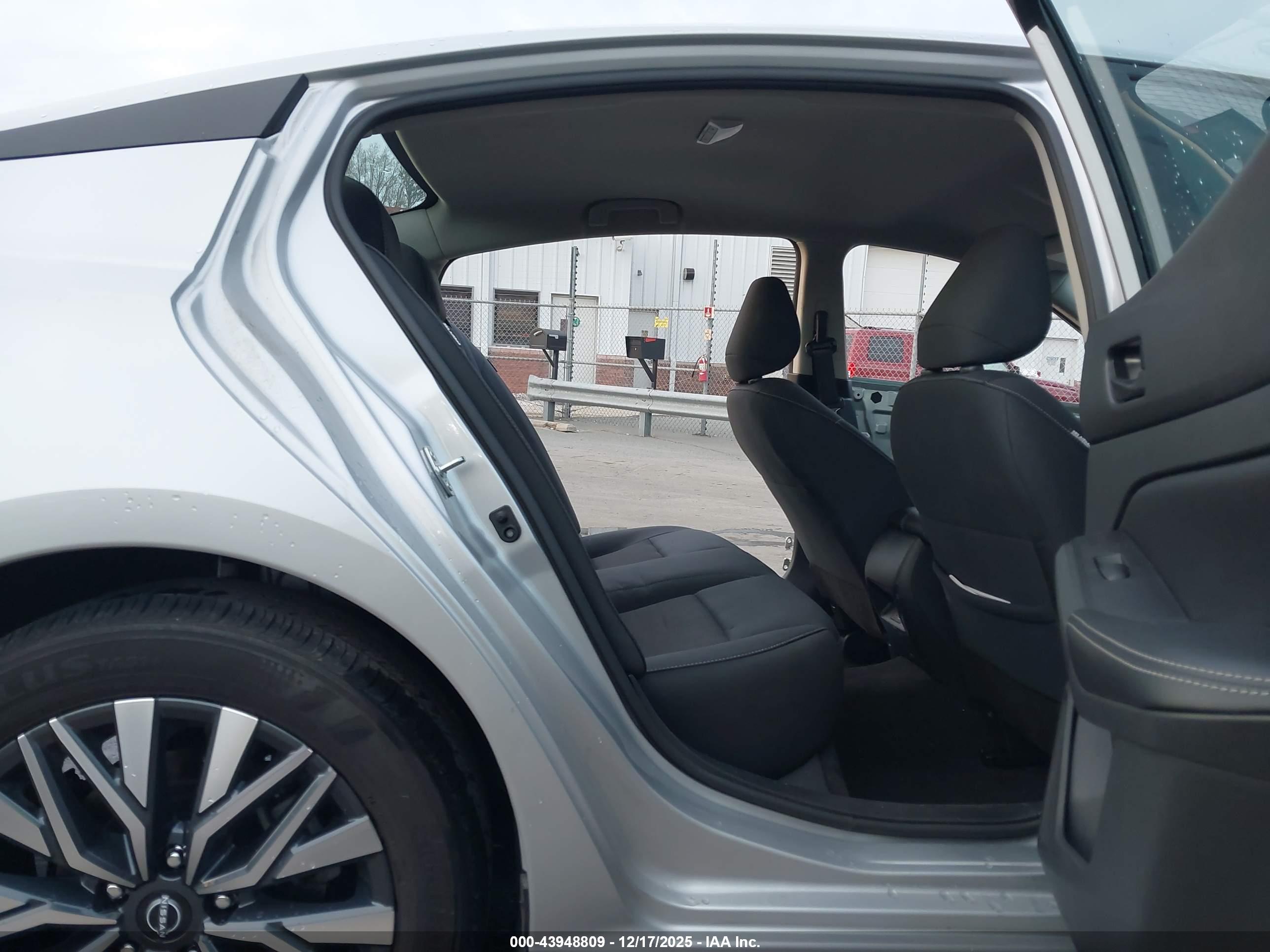 NISSAN ALTIMA image 8