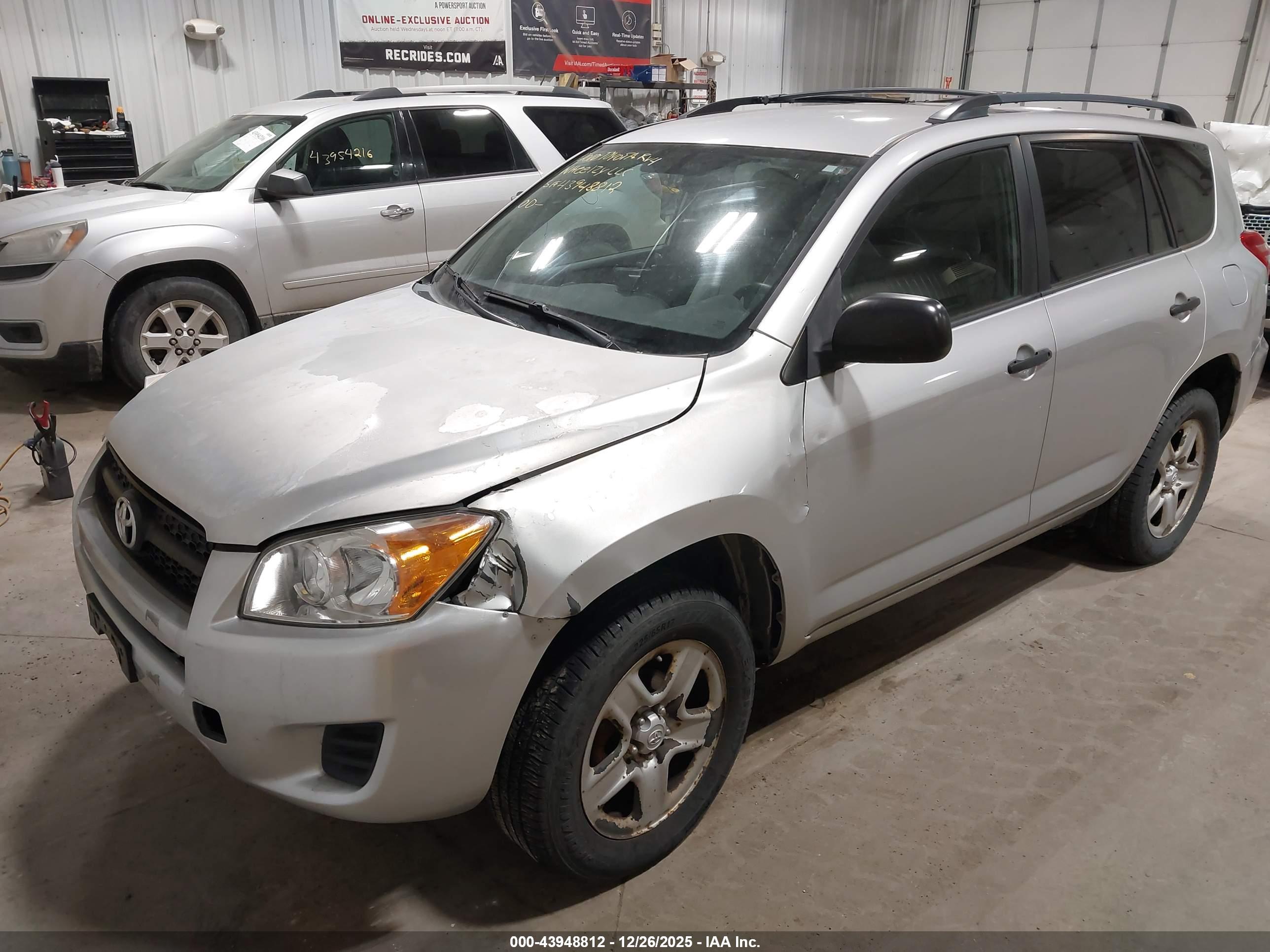 TOYOTA RAV4 image 2