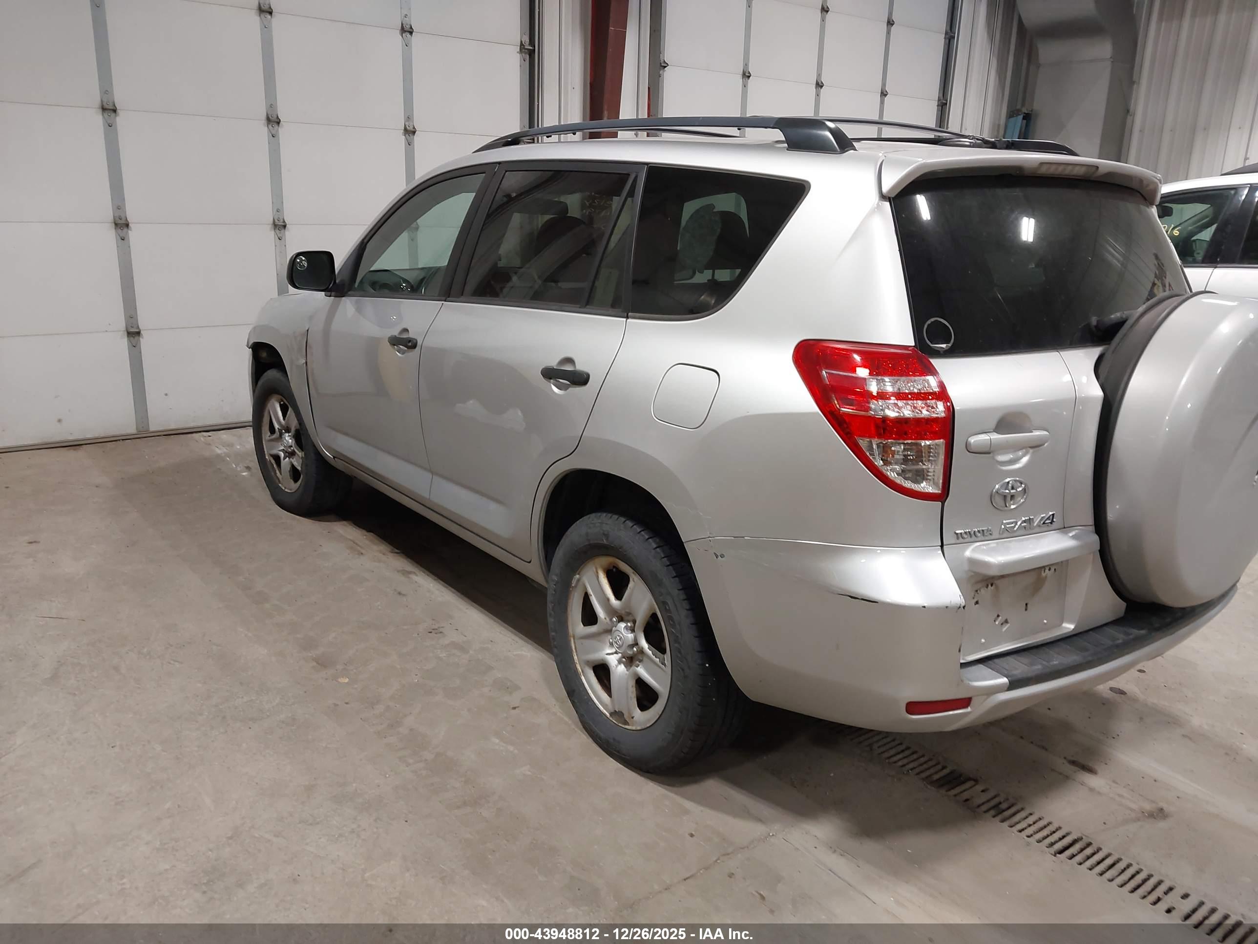 TOYOTA RAV4 image 3