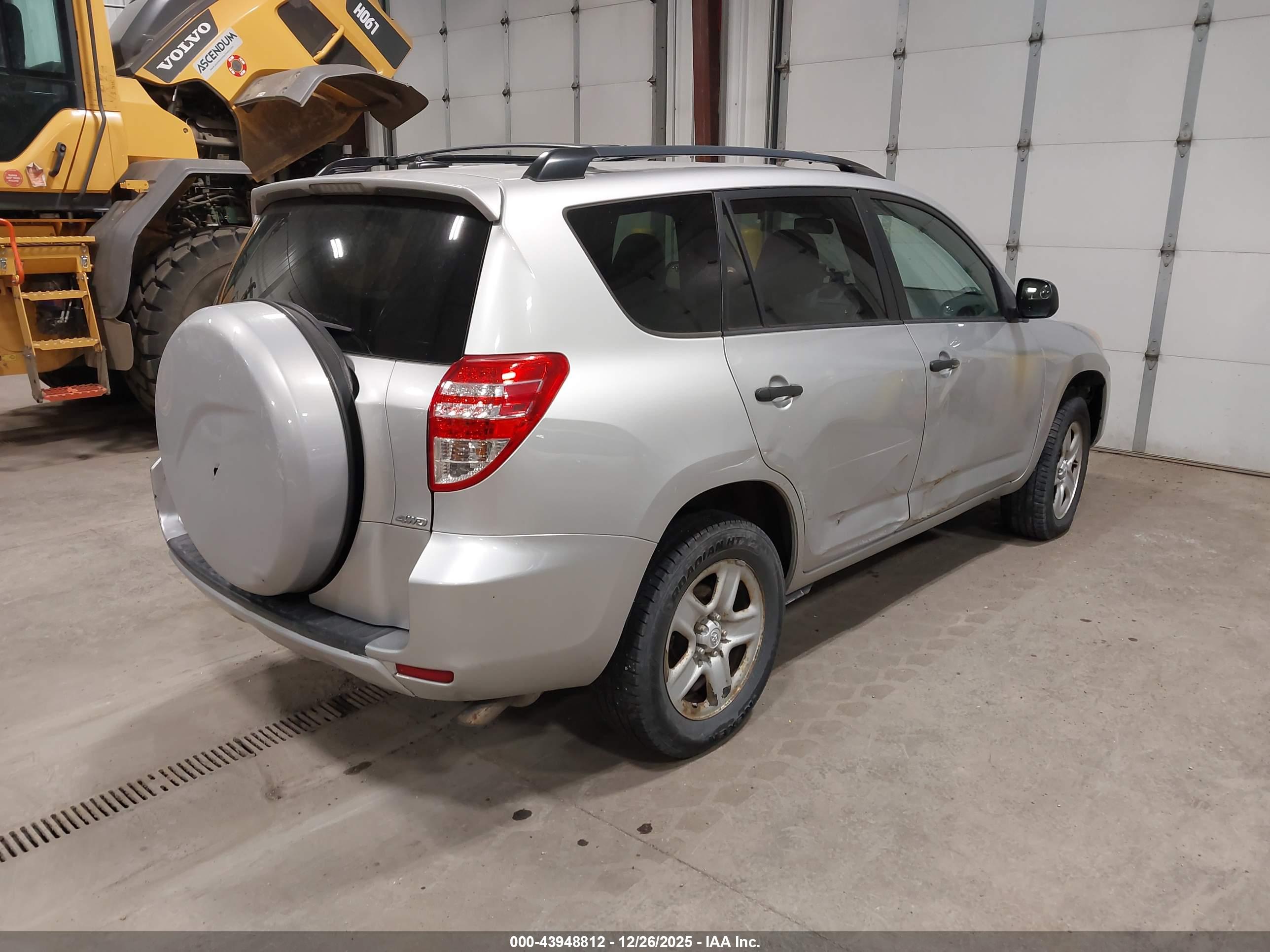 TOYOTA RAV4 image 4