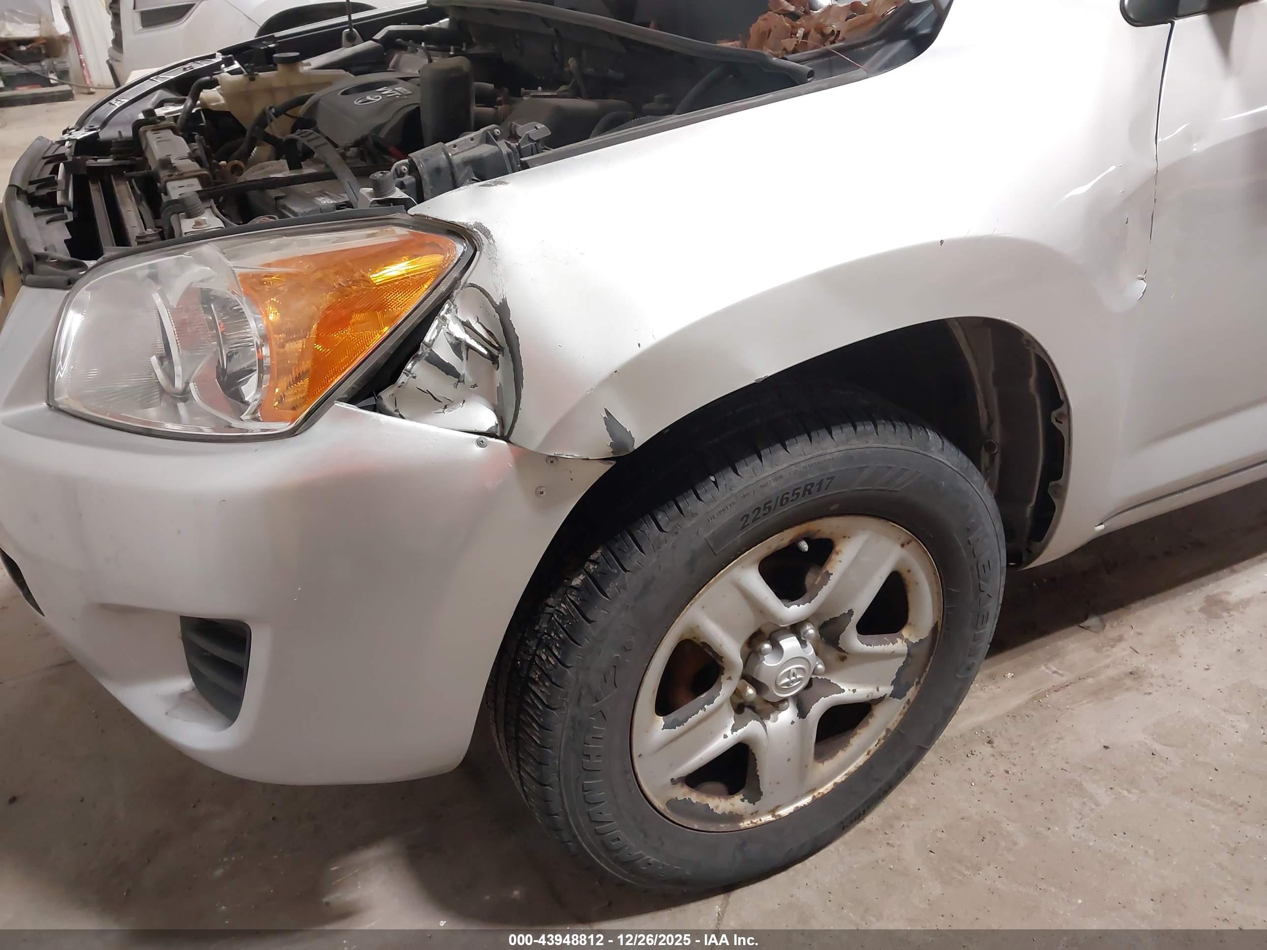 TOYOTA RAV4 image 6