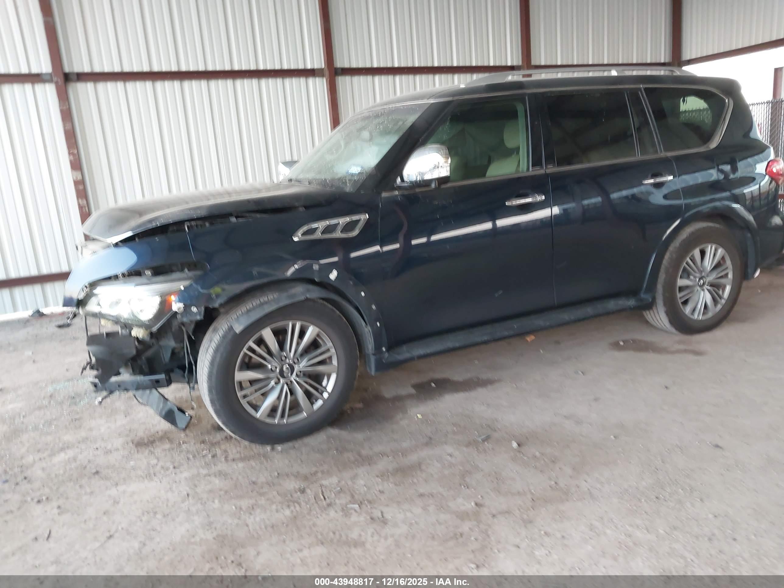 INFINITI QX80 image 2