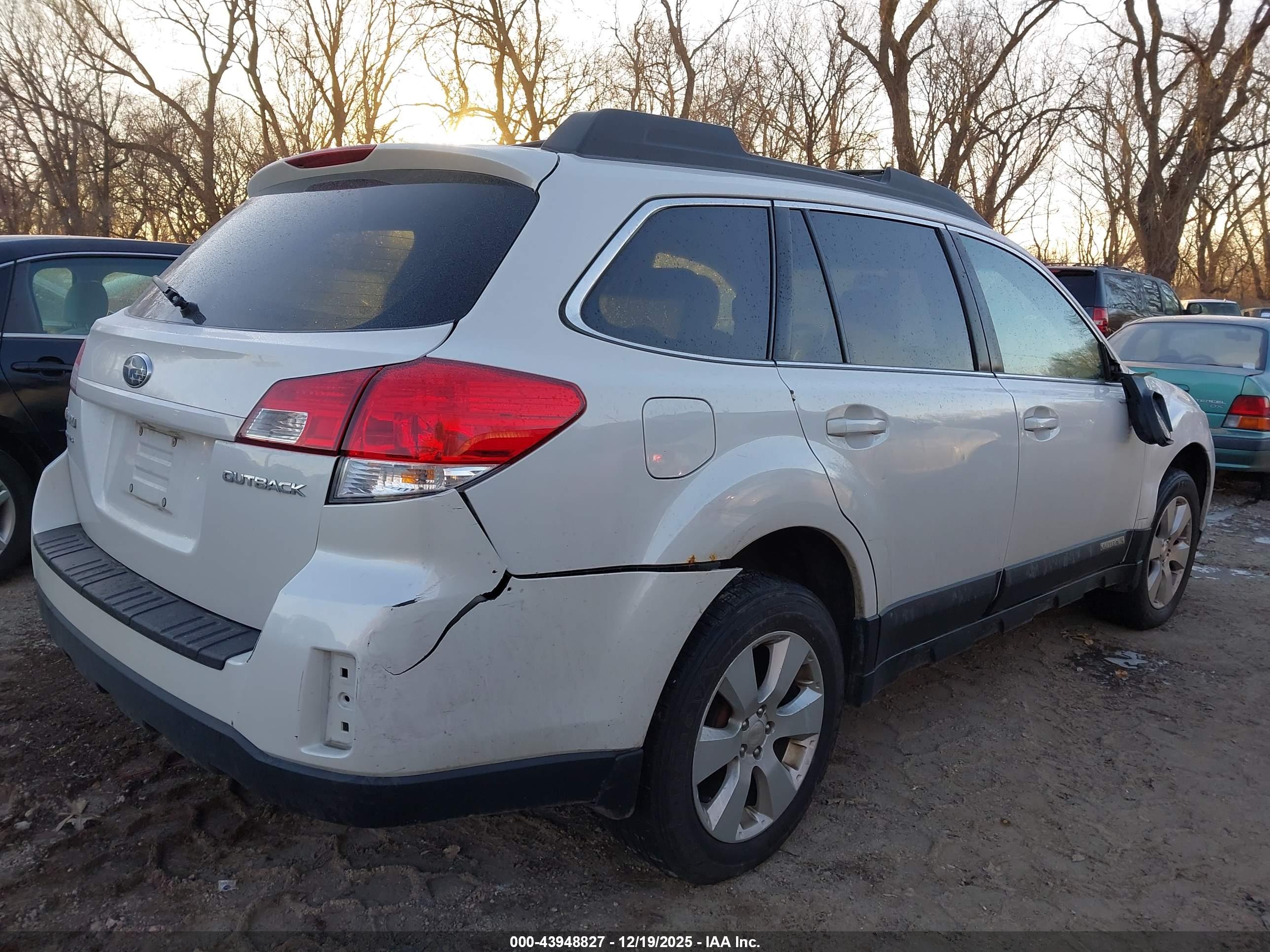 SUBARU OUTBACK image 4